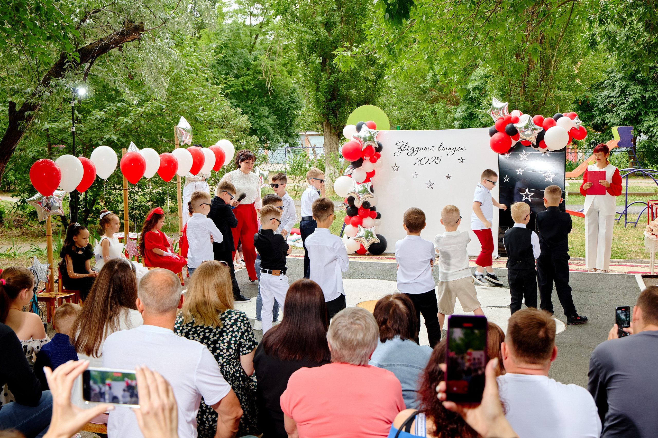 Выпускной 45 сад. Фотограф Выпускные альбомы Таганрог Сергей Коробченко