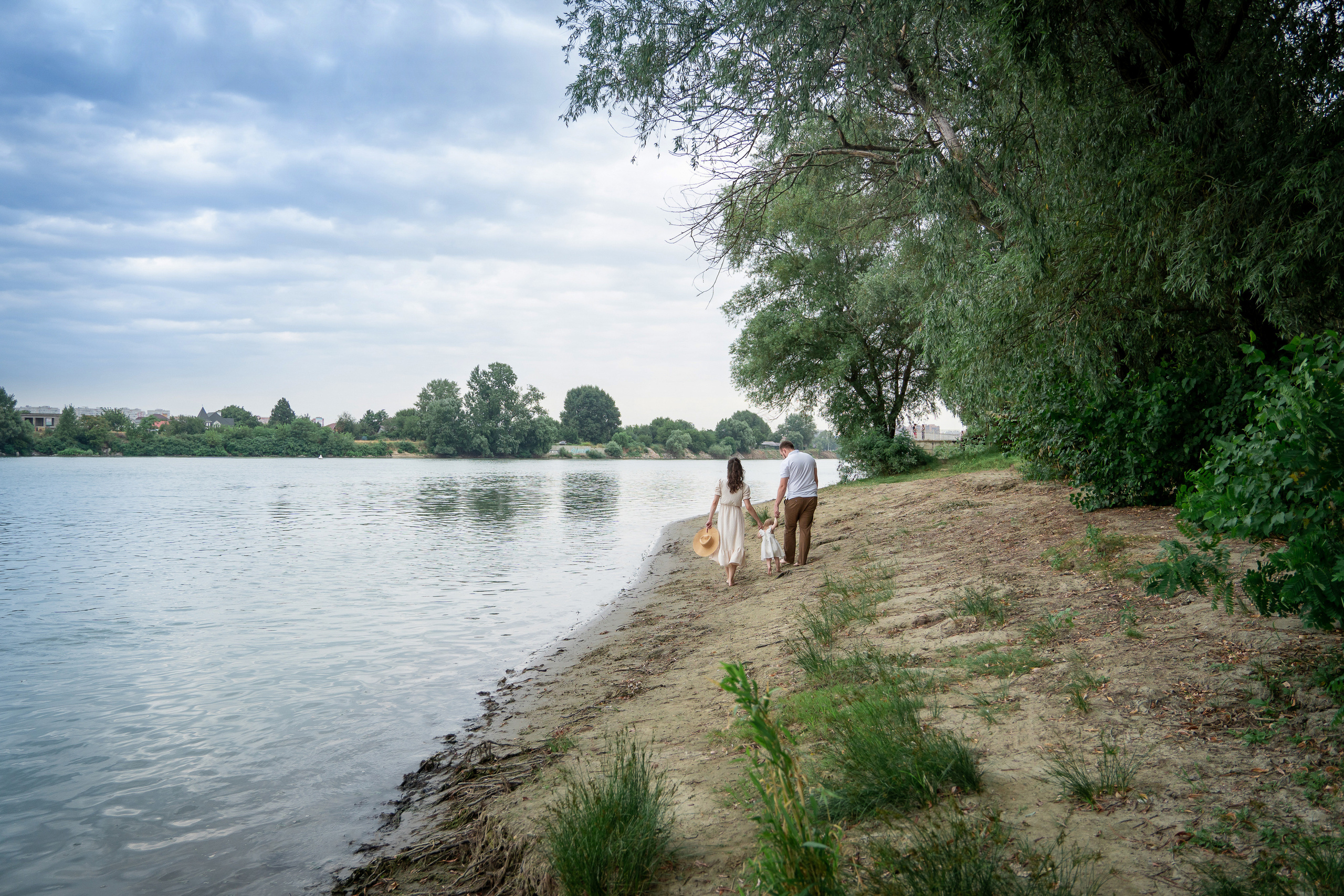 На берегу реки. Фотограф в Краснодаре и Краснодарском крае Елена Быкова