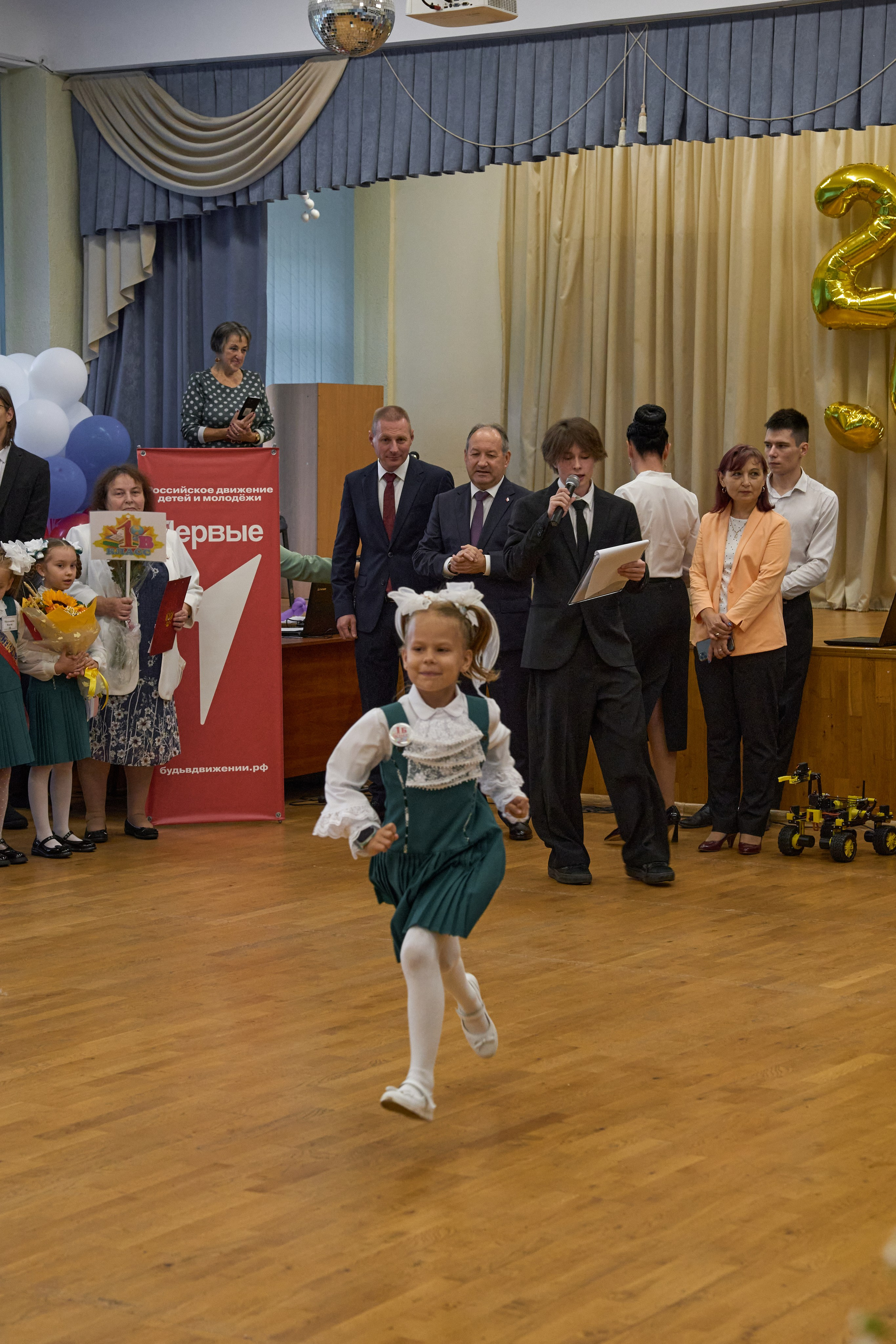 Школьная линейка. 1«Б». Фотограф в Санкт-Петербурге Настя Атом
