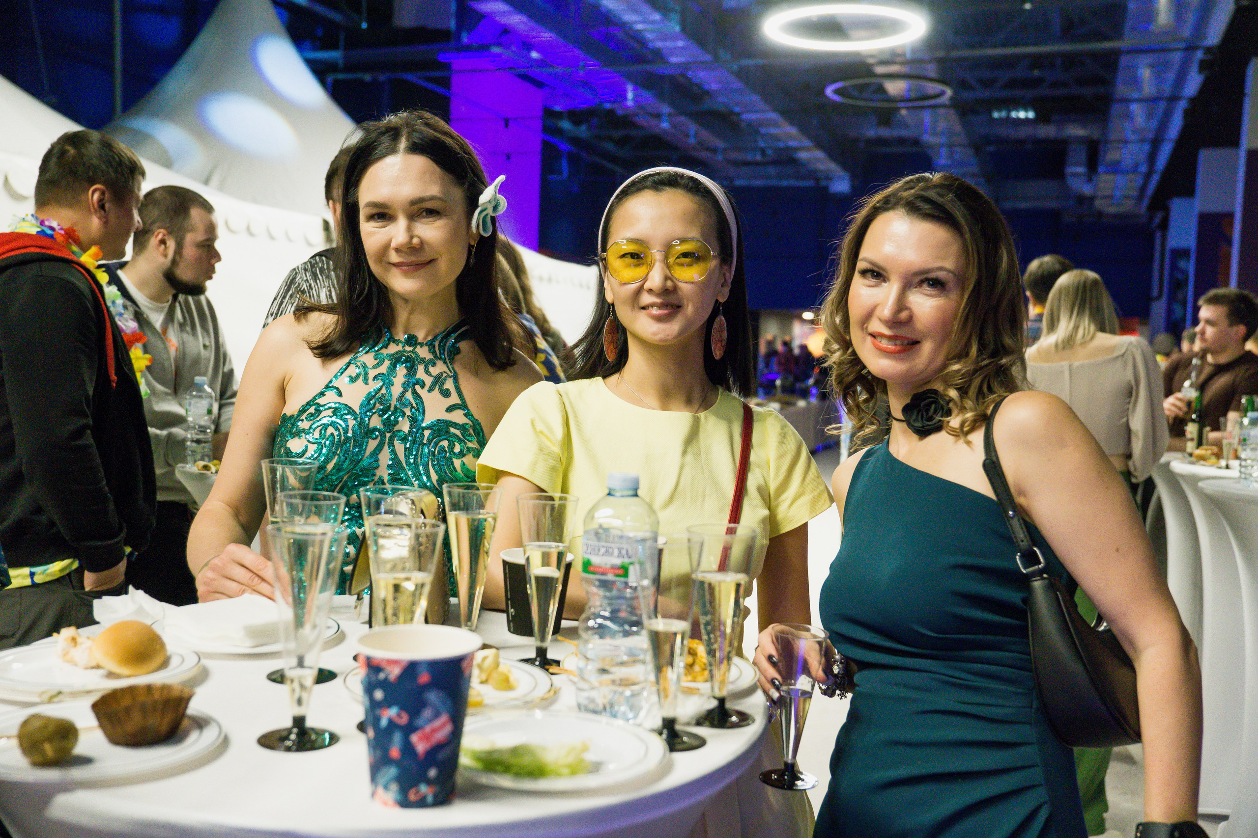 МТС корпоратив Гавайская вечеринка. Фотограф