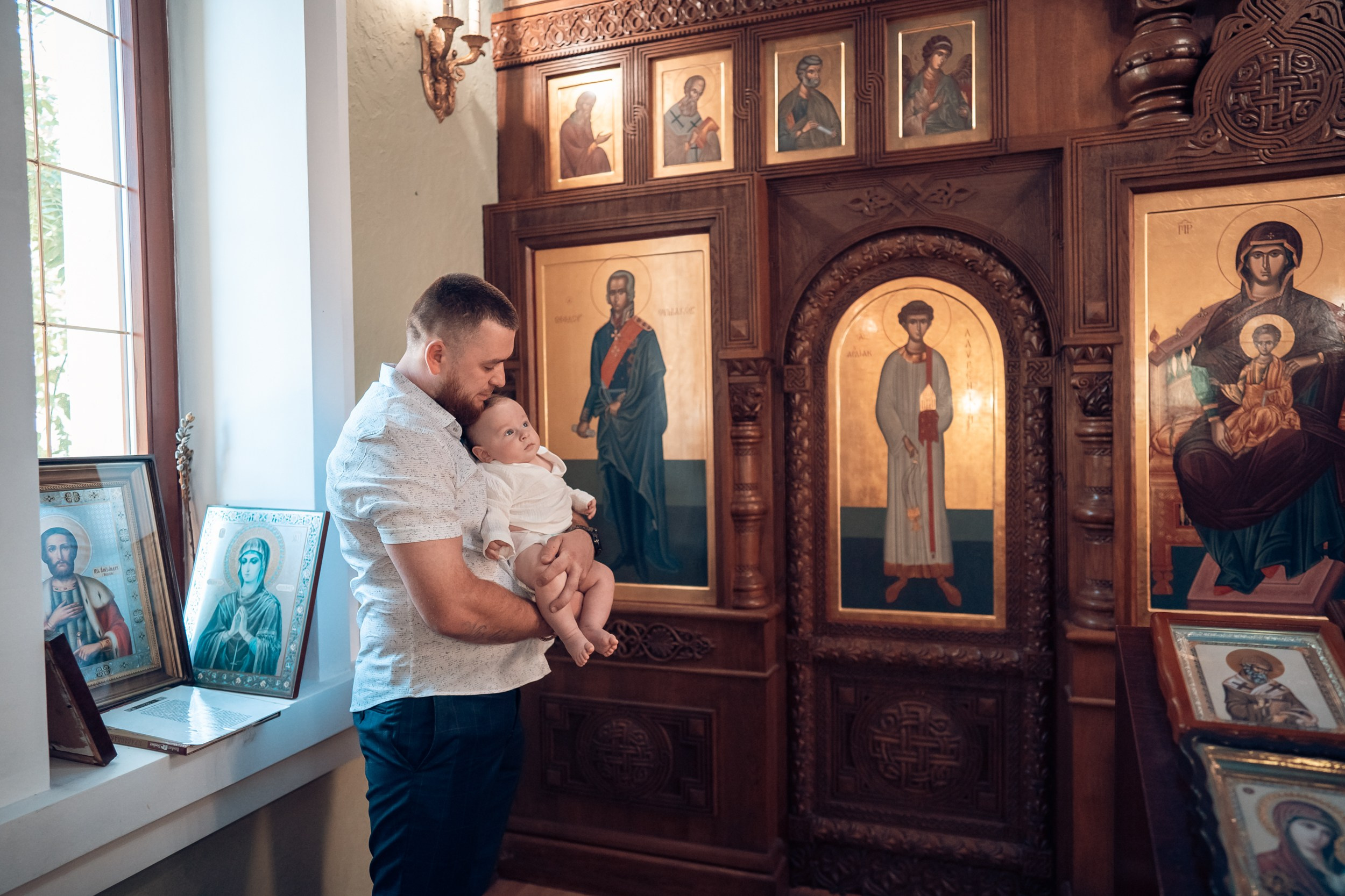 Крещение в храме святого Феодора Ушакова Севастополь. Фотограф церковных Таинств Луганск