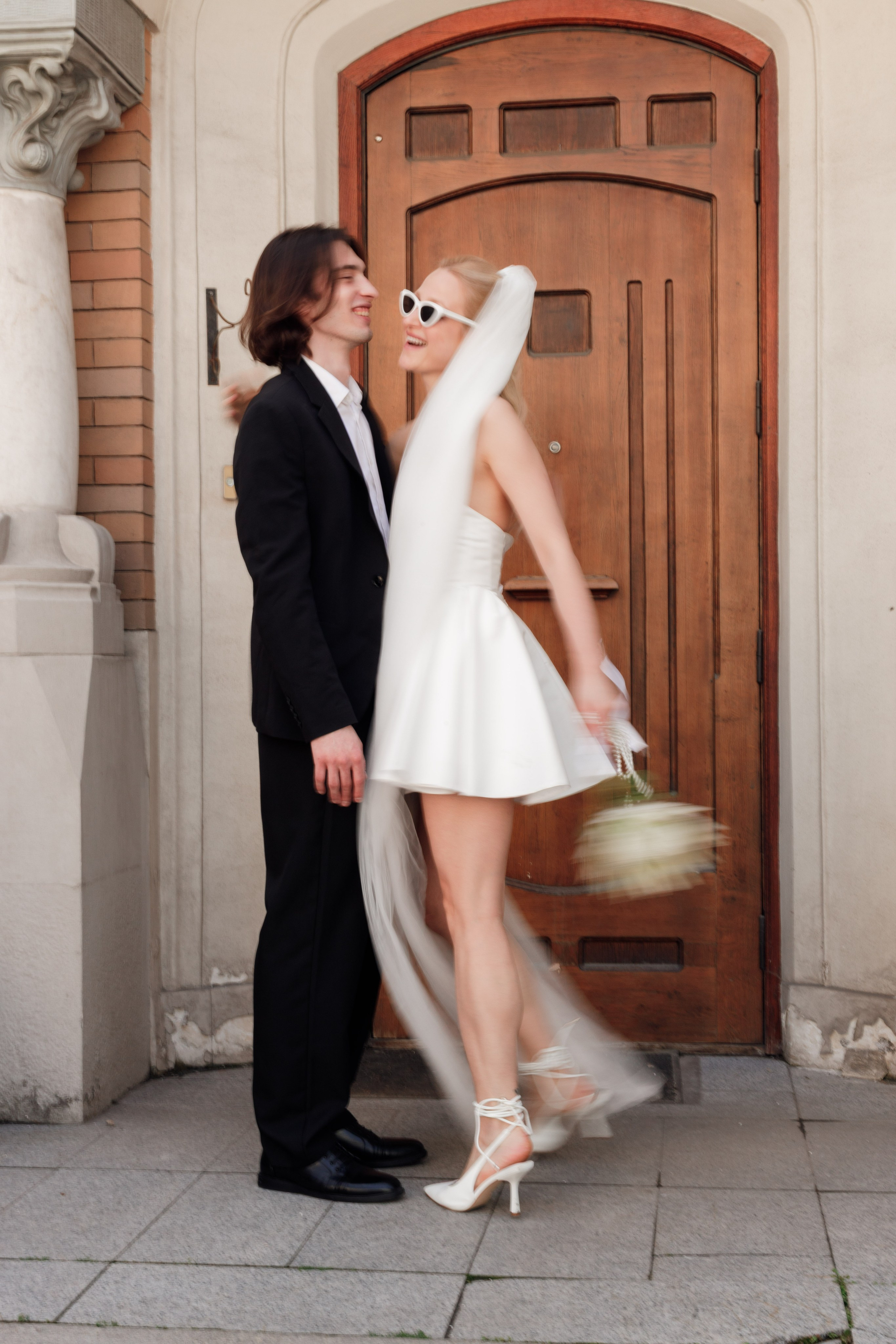 Свадебная фотосессия с автомобилем в центре Москвы, фотограф свадьбам Москва