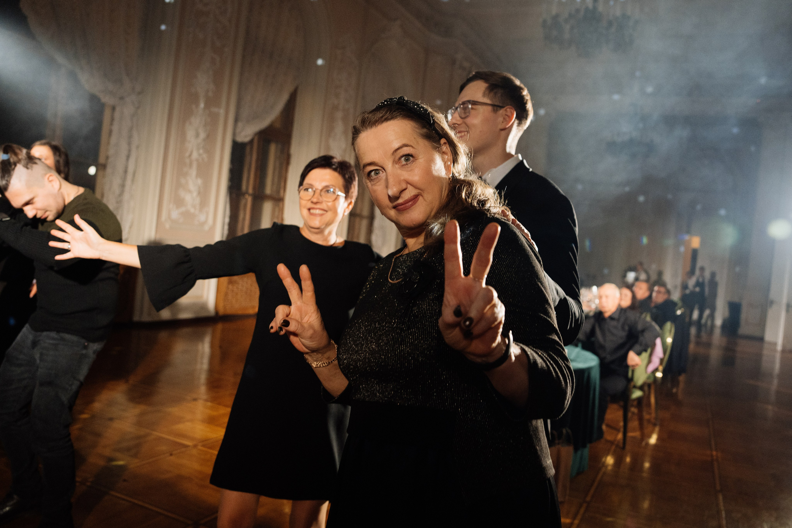 Современная свадьба во дворце. Свадебный фотограф организатор в Санкт-Петербурге Ассоль Опарина