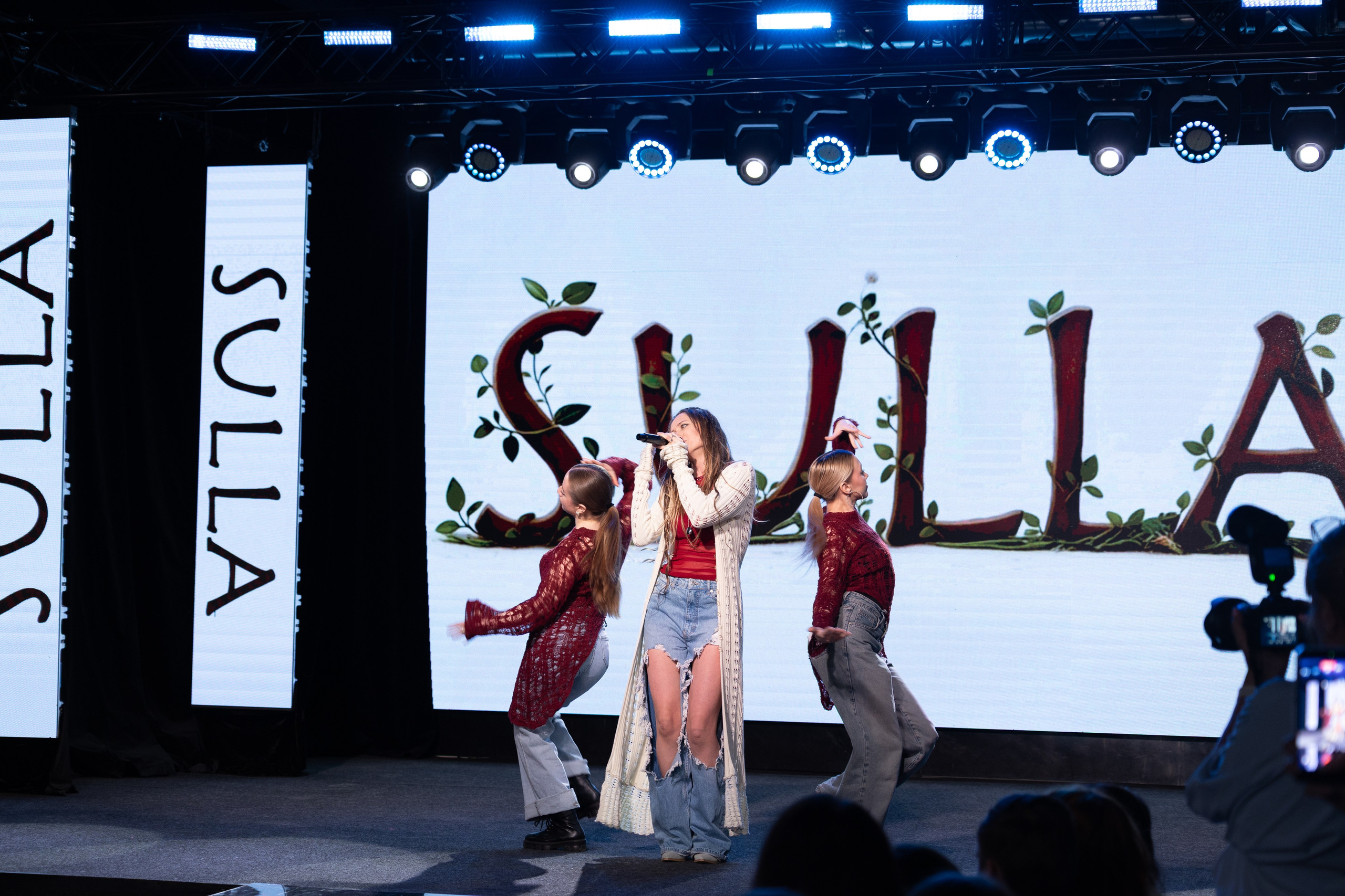 Музыкальное выступление SULLA на Модной волне. Студия фото, видеографии и мультимедийного дизайна в Москве Multi Frame Studio