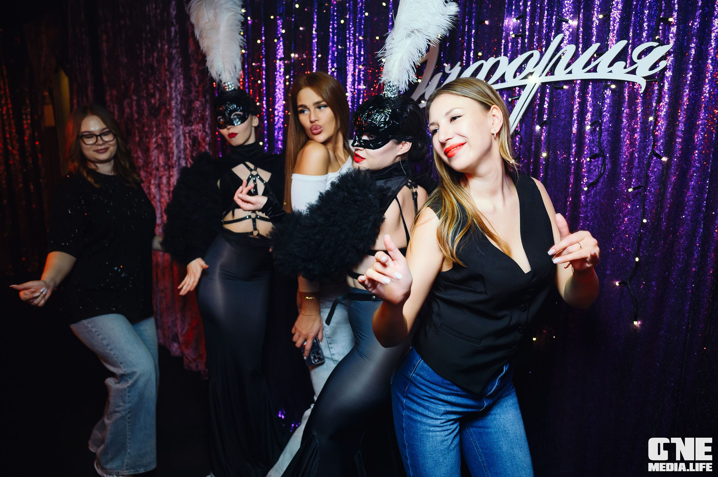Фотоотчет из караоке-клуба Эйфория. One Media Life: фоторепортажи, фотоотчеты с мероприятий и заведений