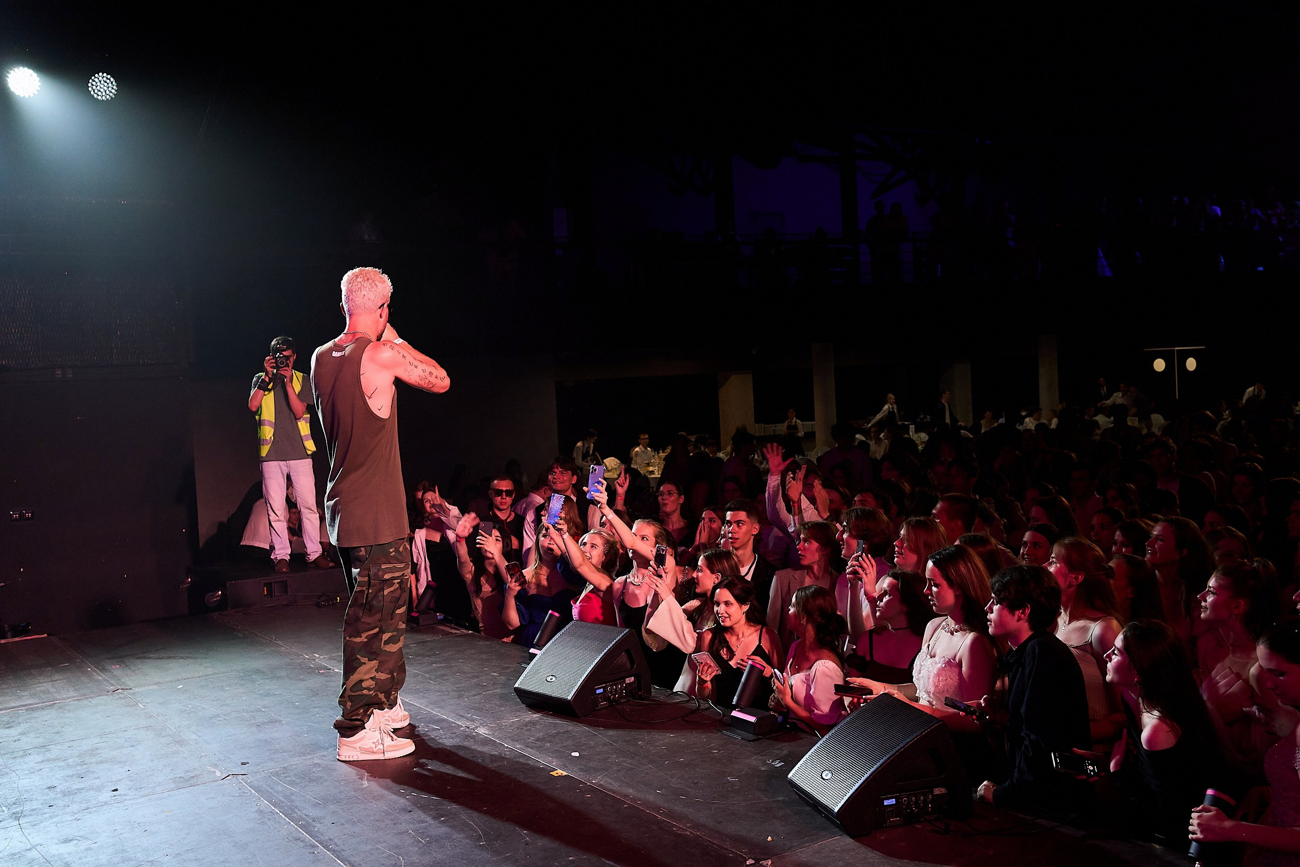 Выпускной 2024 концертный зал Академия ВТБ. Фотограф и Видеограф в Москве. Олег Корушев