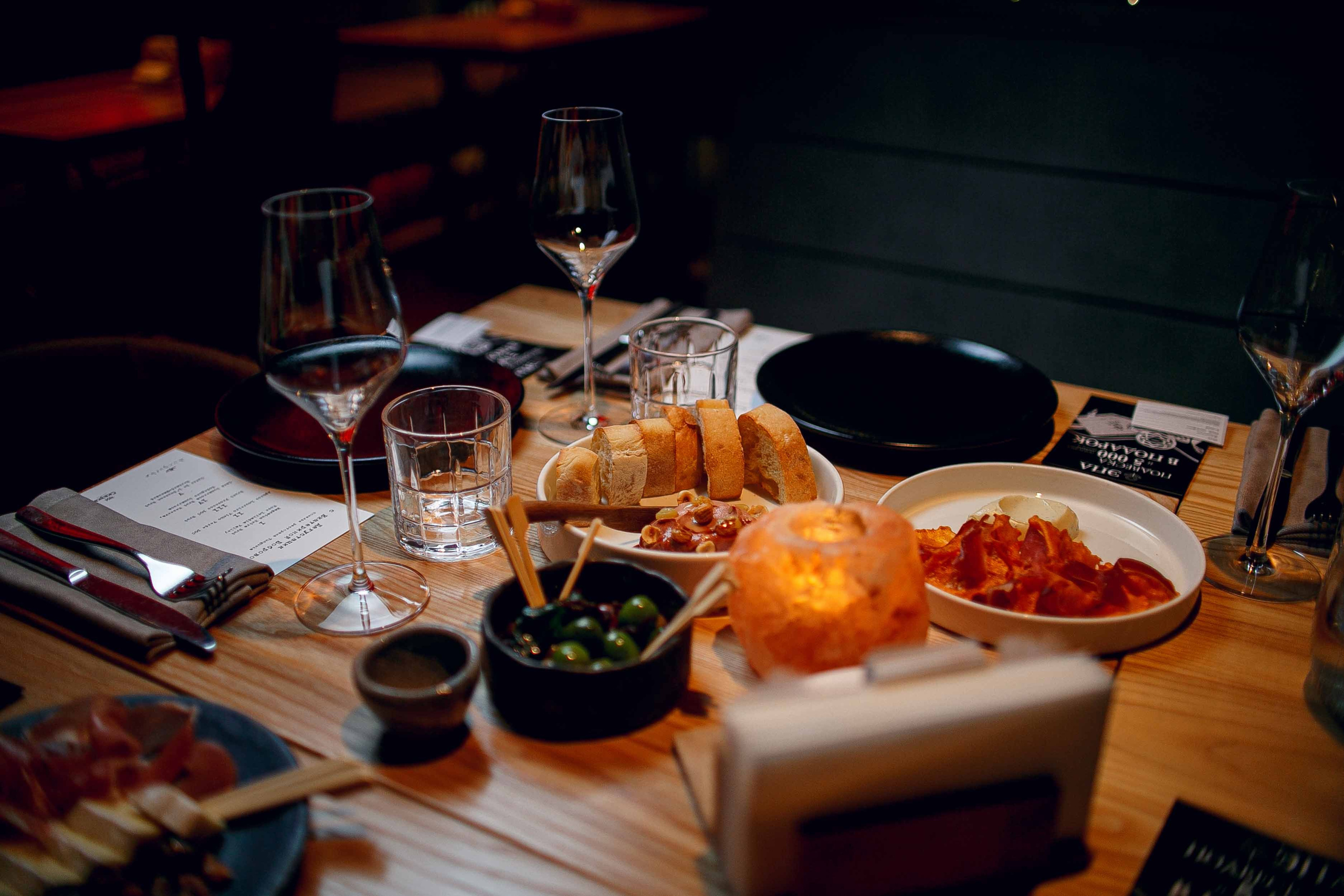 Винный вечер в «Сказке». Ваш репортажный фотограф Артемий Антонов