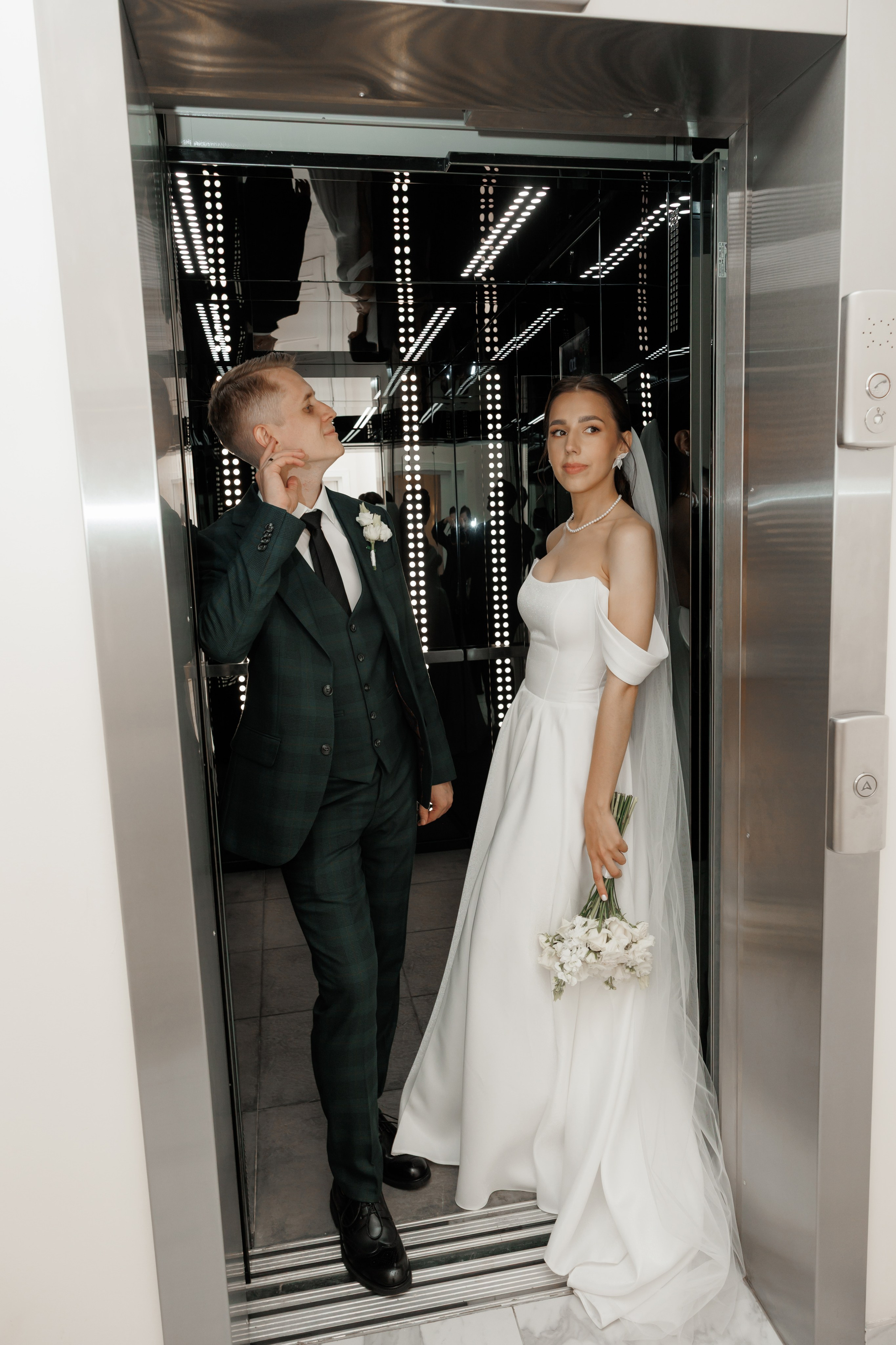 Регистрация в отеле Fish Point, ЗАГС Бутово, прогулка в Остафьево. Свадебный и репортажный фотограф (Москва, Королев и другие)