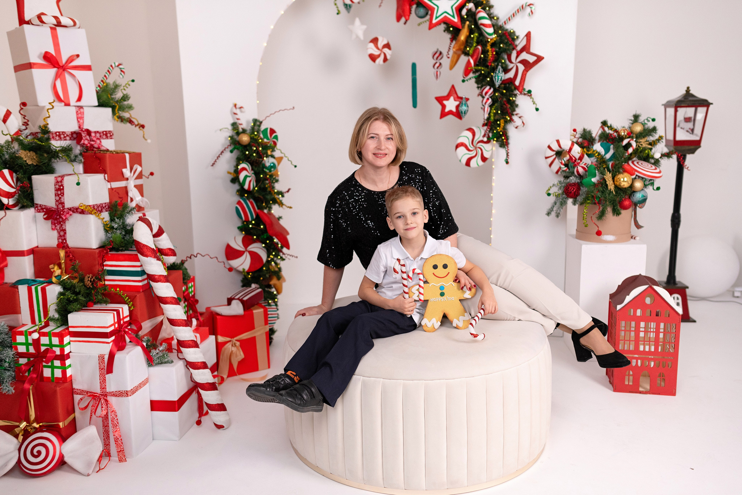 Семейная фотосессия в фотостудии Art Royal. Детский и семейный фотограф в Сургуте и Нефтеюганске Анна Старцева