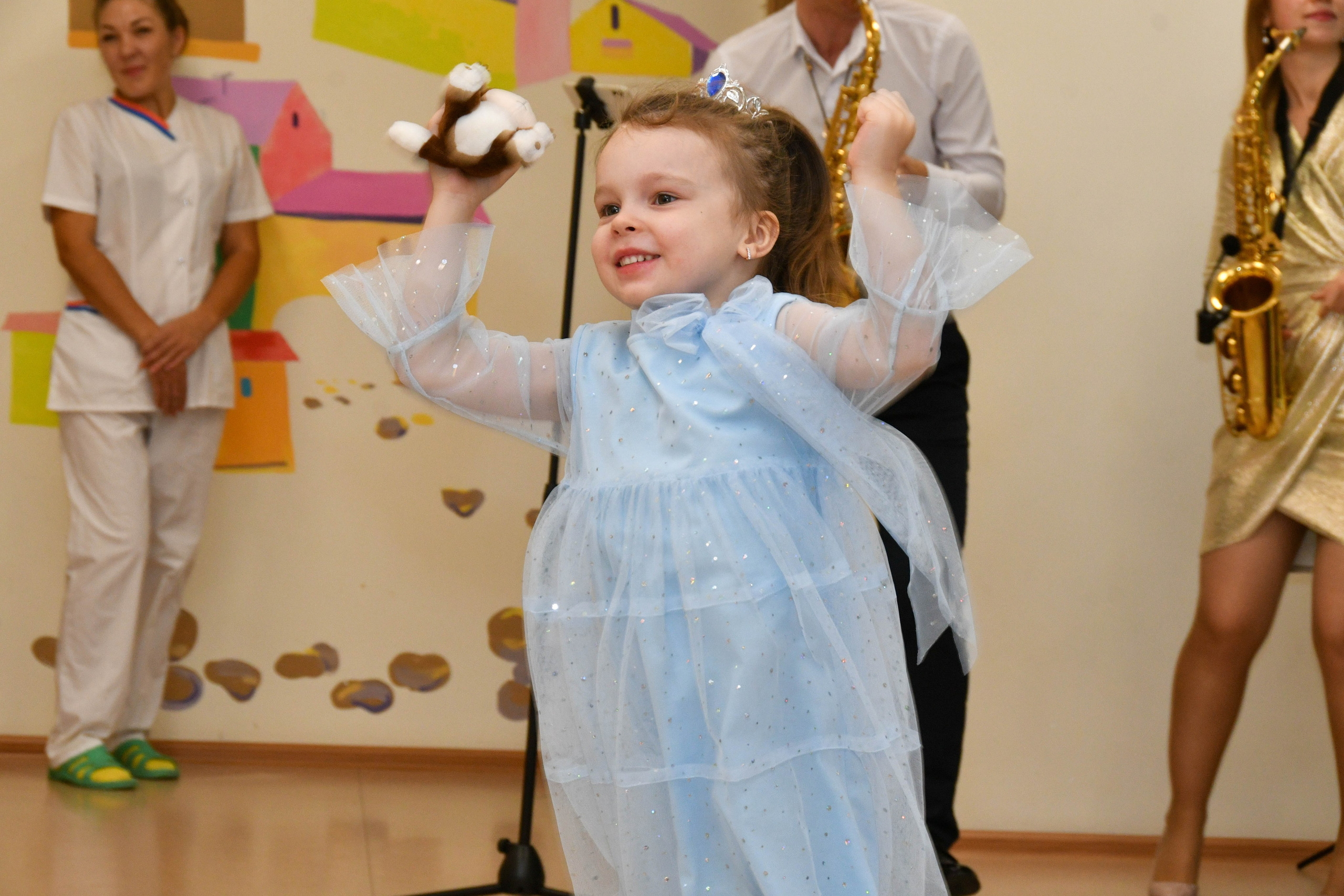 2023 г. День дошкольного работника и прогулка. Репортажный и детский фотограф в Новосибирске