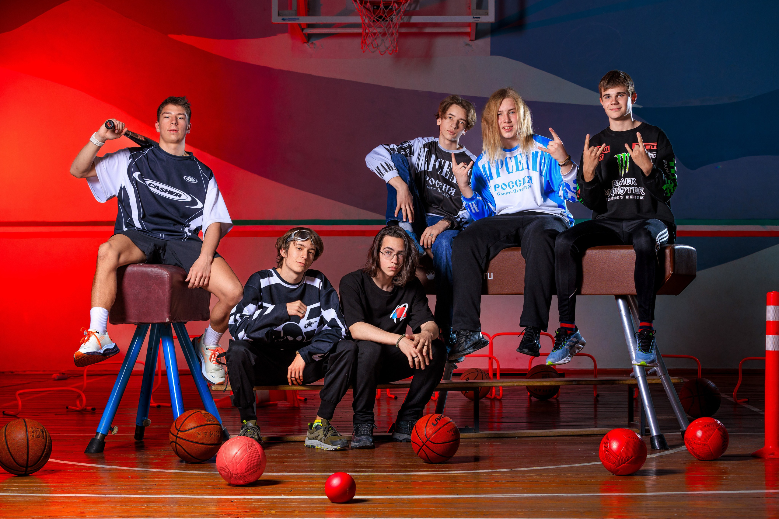 Смотреть фотки в спортзале. Выпускные альбомы Геленджик, Новороссийск, Краснодар, Туапсе