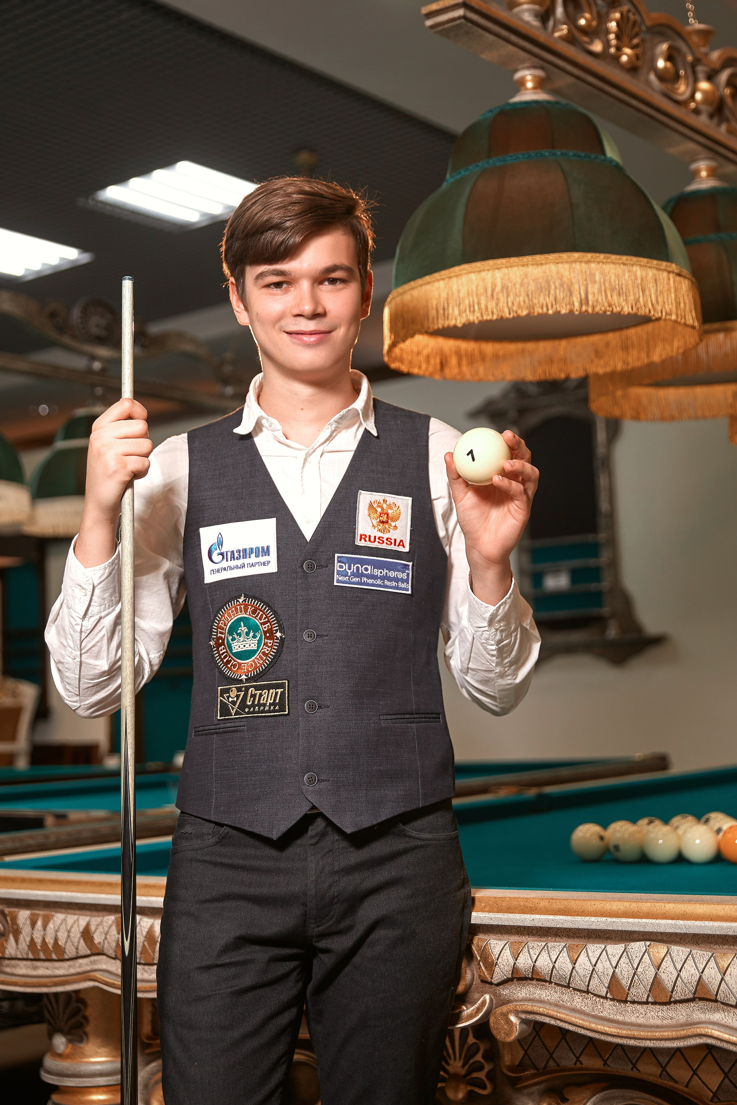 Семён За́йцев — российский профессиональный игрок в русский бильярд, мастер спорта России международного класса. Фотограф ваших самых ярких событий в Москве и СПБ. Збронская Юлия