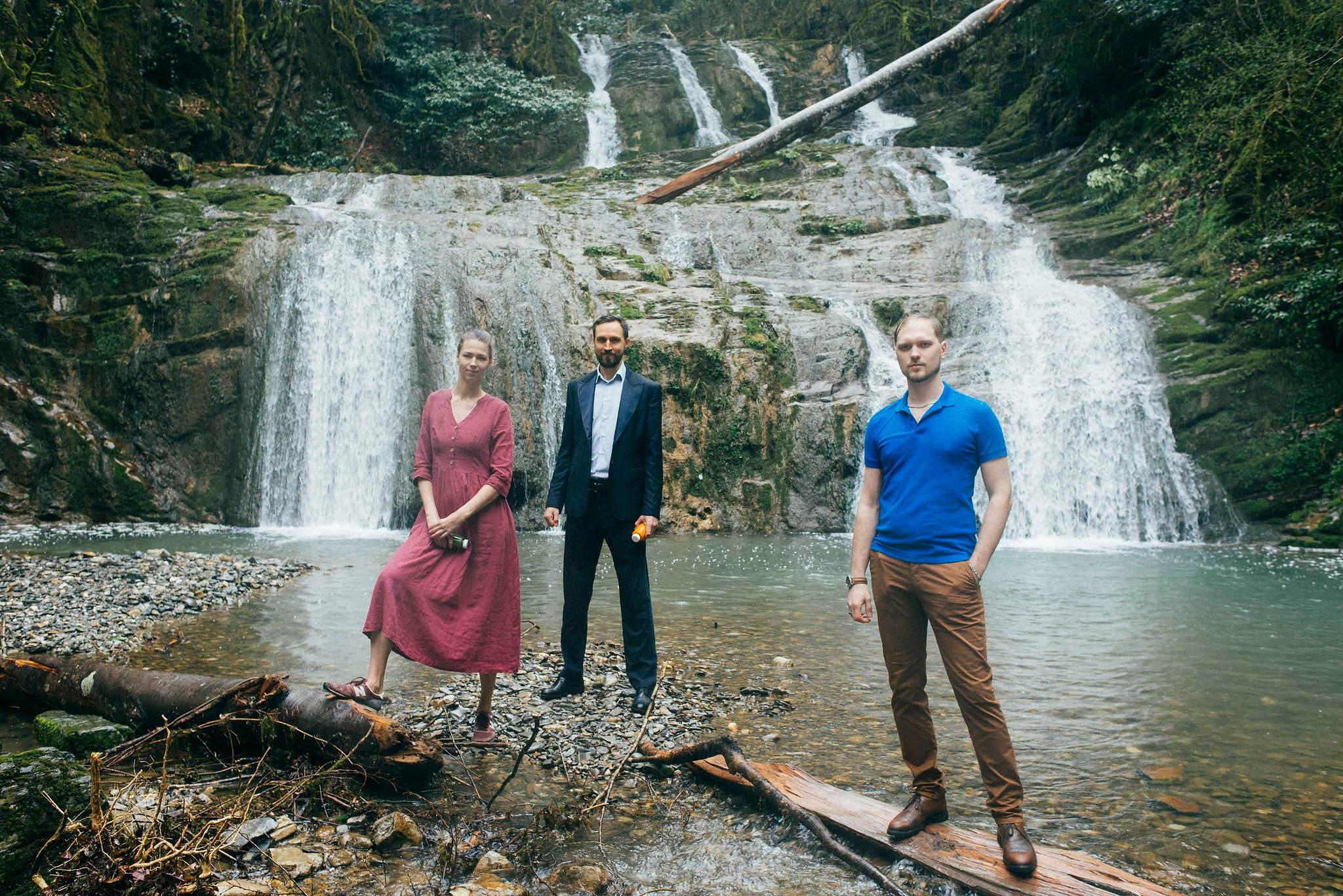 Основатели и директор компании DetoxPro рядом с водопадом в городе Сочи. Съемка для РБК.