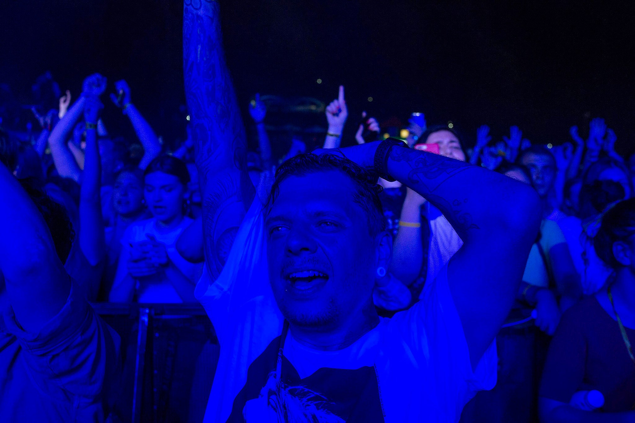 Зрители на музыкальном фестивале в Красной Поляне. Съемка для компании Мегафон в 2019 году.