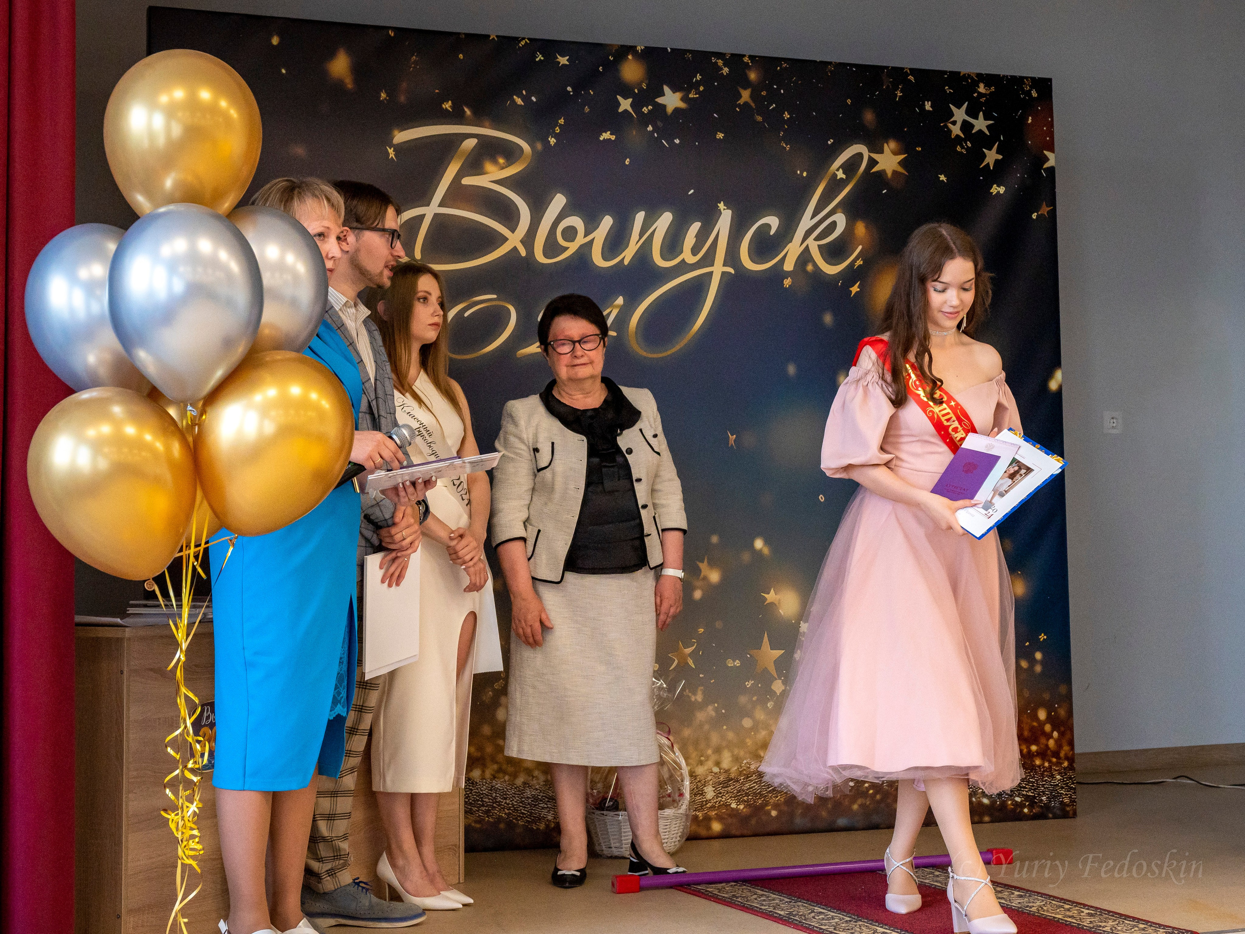 Репортаж о выпускном 9 классов в школе № 7 города Королёва, 26.06.24г. Профессиональный фотограф интерьеров в Москве Юрий Федоскин
