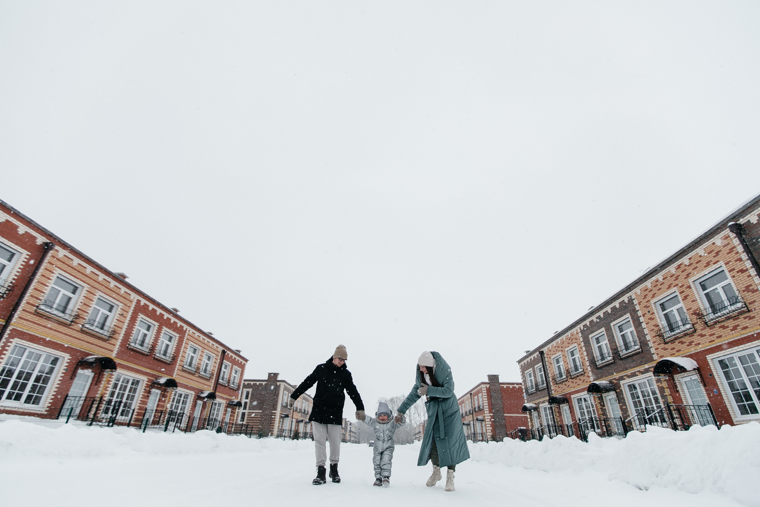 Где-то снежные дремлют метели, В ожидании праздничных чудес. Душевный фотограф Ваших самых ярких событий Марина Погребняк