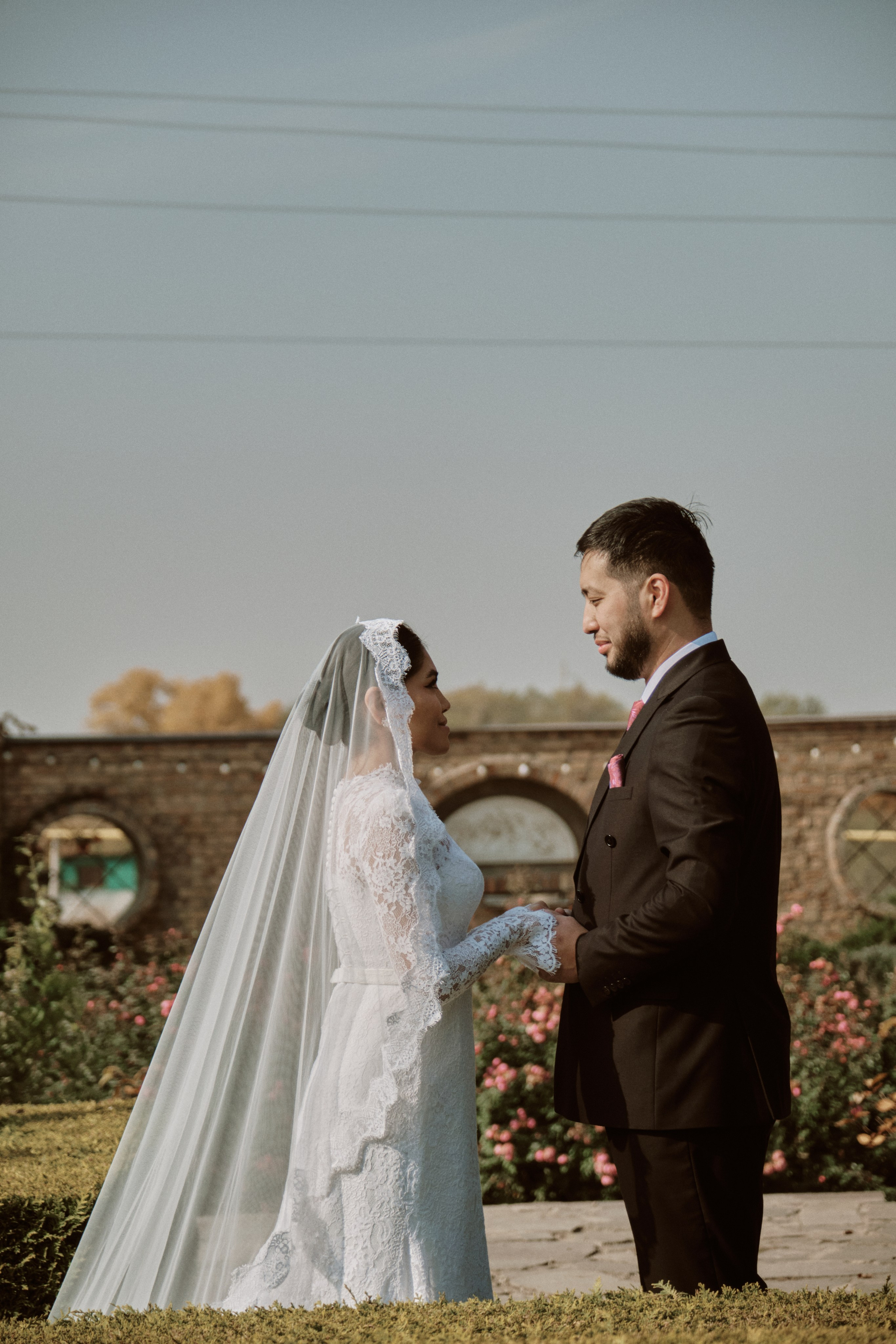 Садовая рапсодия свадебная фото прогулка в городе Алматы. Видеограф и Фотограф в Алматы и Астана