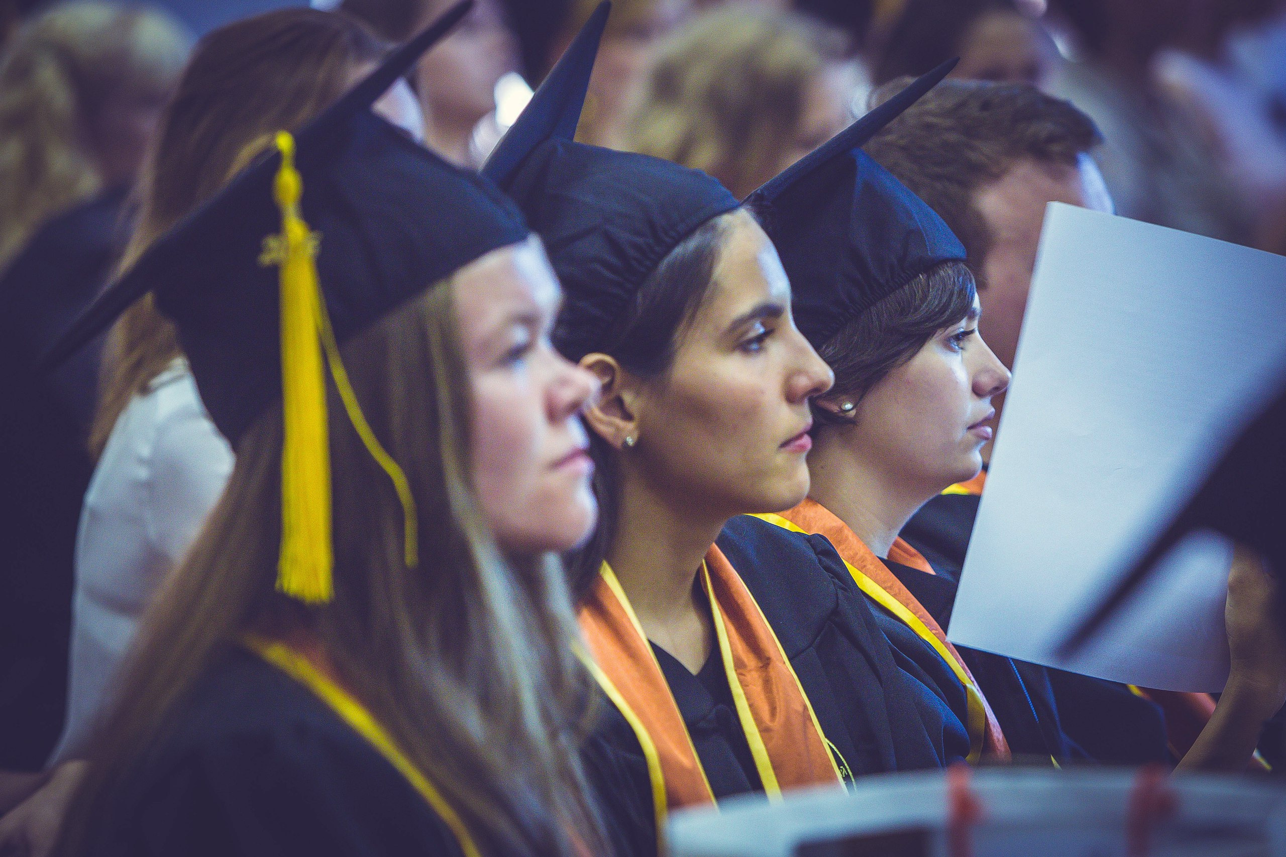 ВЫПУСКНОЙ В УЧЕБНОМ ЗАВЕДЕНИИ. Фотограф для маркетплейсов Михаил Бове