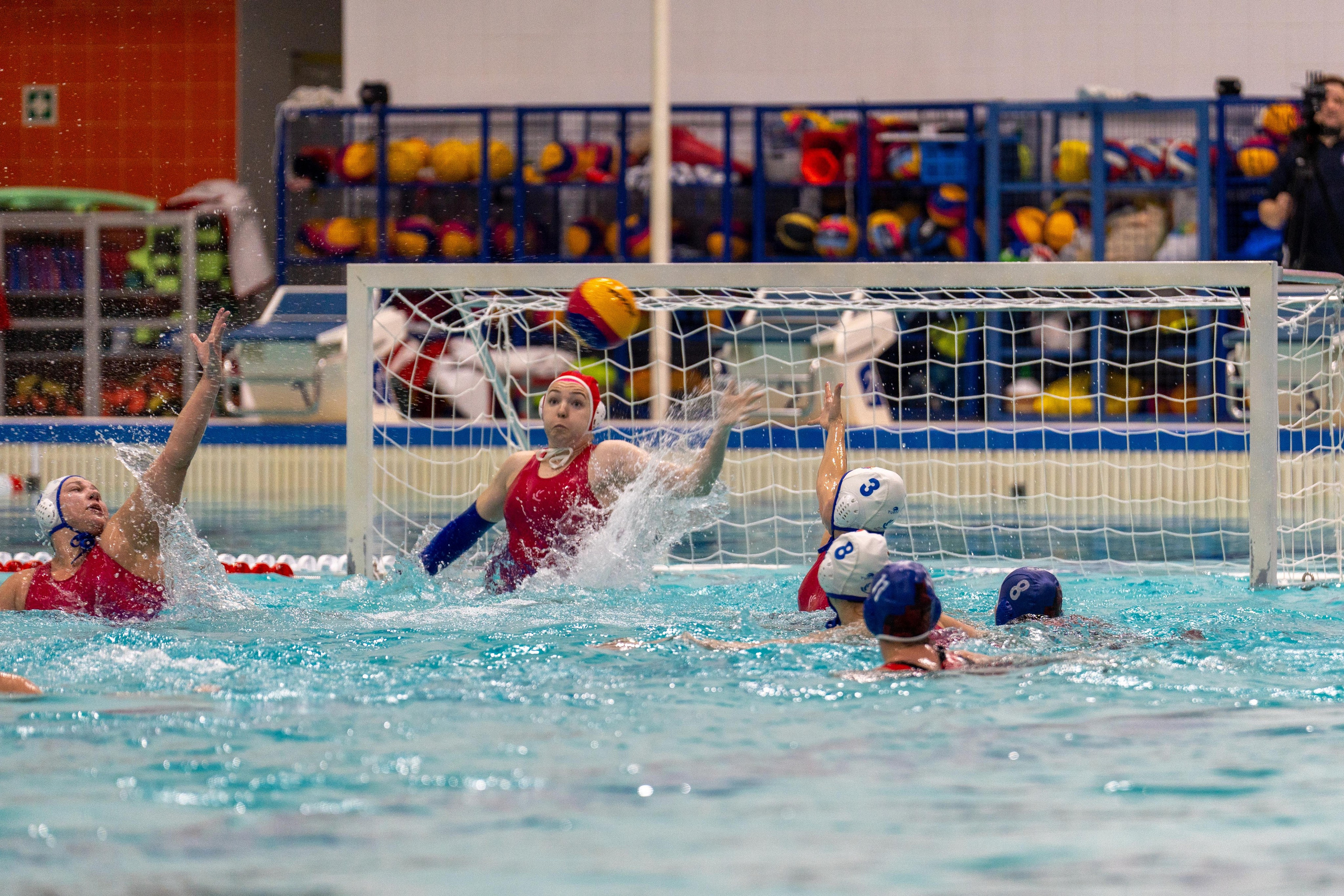 Спортивный фотограф Санкт-Петербург запечатлел атаку команды Диана на ворота Спартак-Волгоград