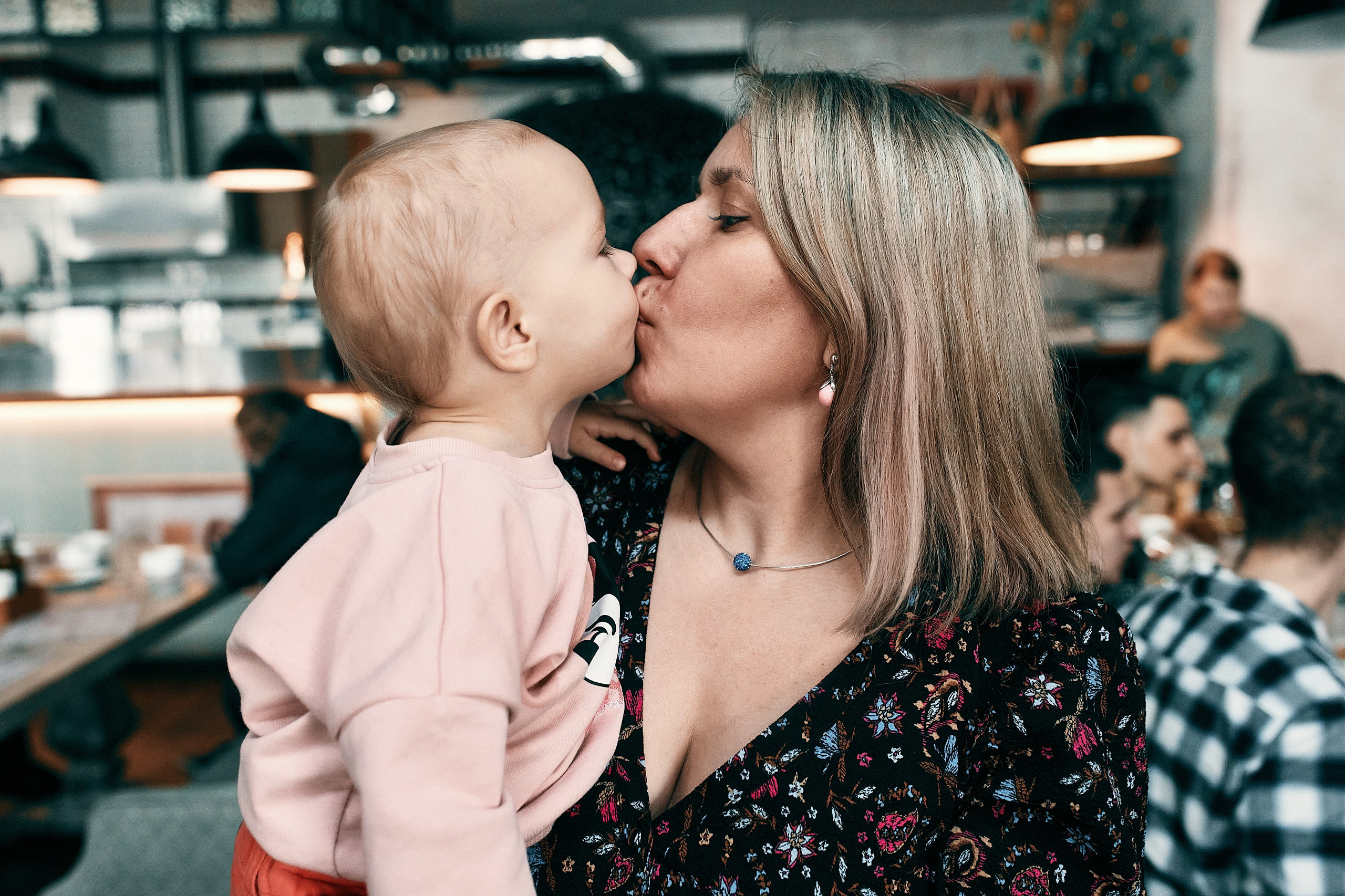 Семейный завтрак. Семейный и репортажной фотограф в Красноярске и Москве Виктор Бабинцев