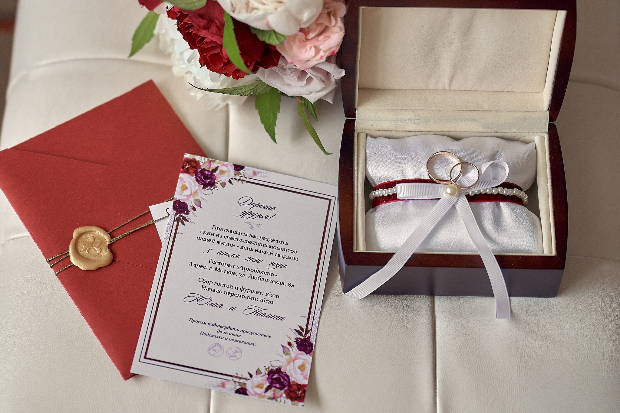 Свадебный кольца и свадебное приглашение. Свадебный фотограф в Москве Сергей Гаварос. gavaros.ru
