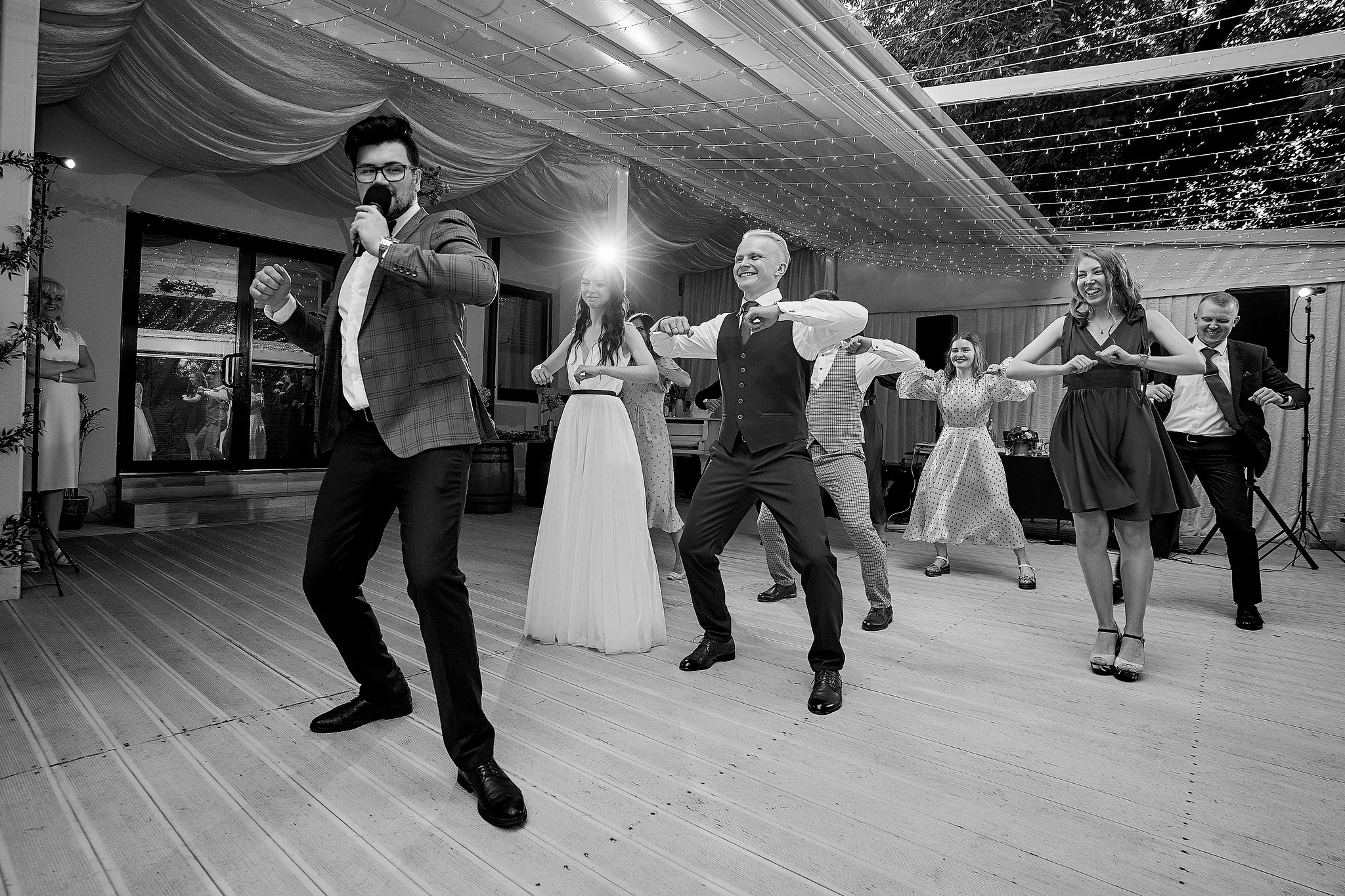 Флеш-моб на свадебном банкете. Свадебный фотограф на свадьбу в Москве Сергей Гаварос. gavaros.ru