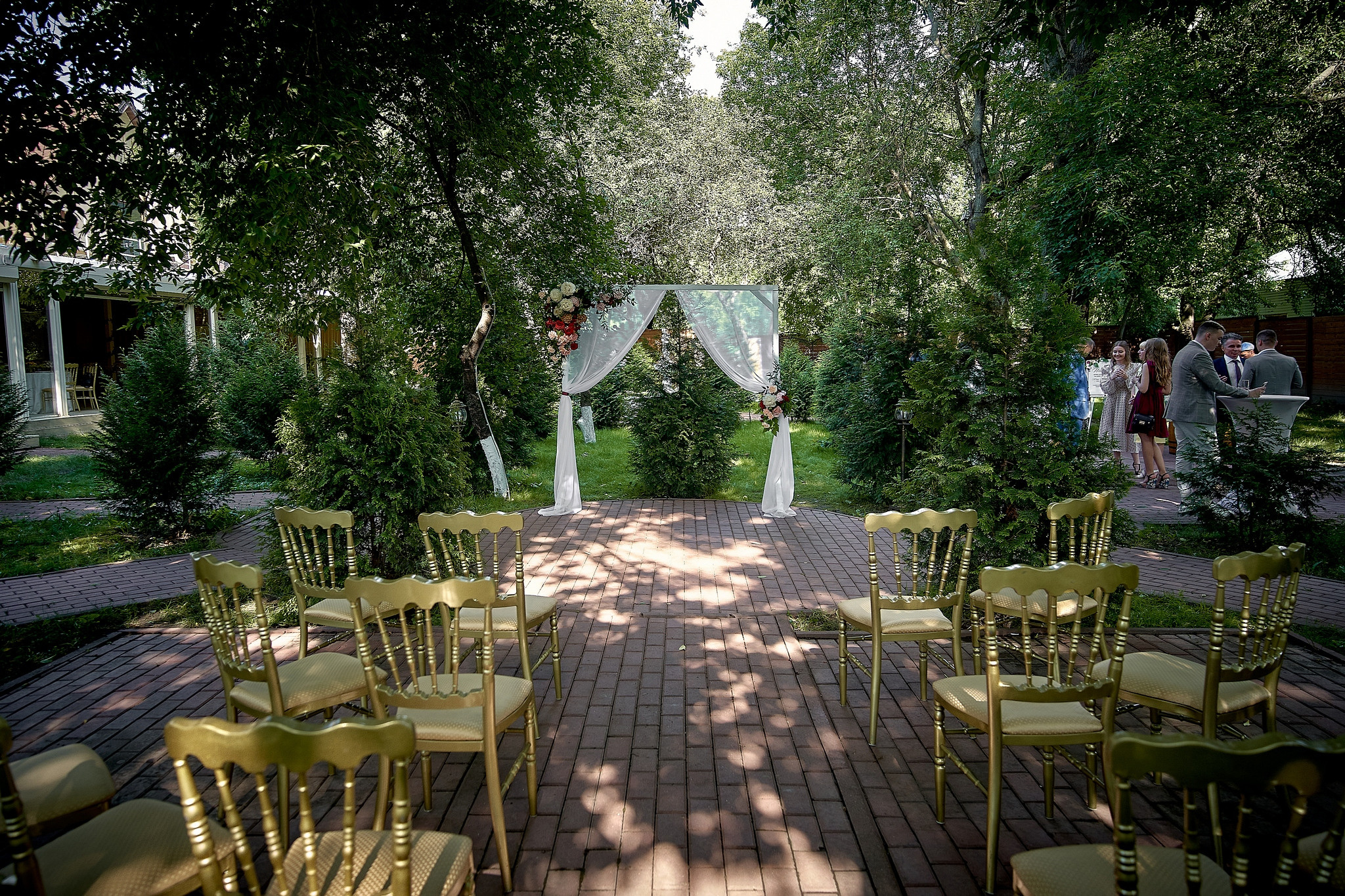 Площадка для выездной свадебной регистрации. Свадебный фотограф на свадьбу в Москве Сергей Гаварос. gavaros.ru