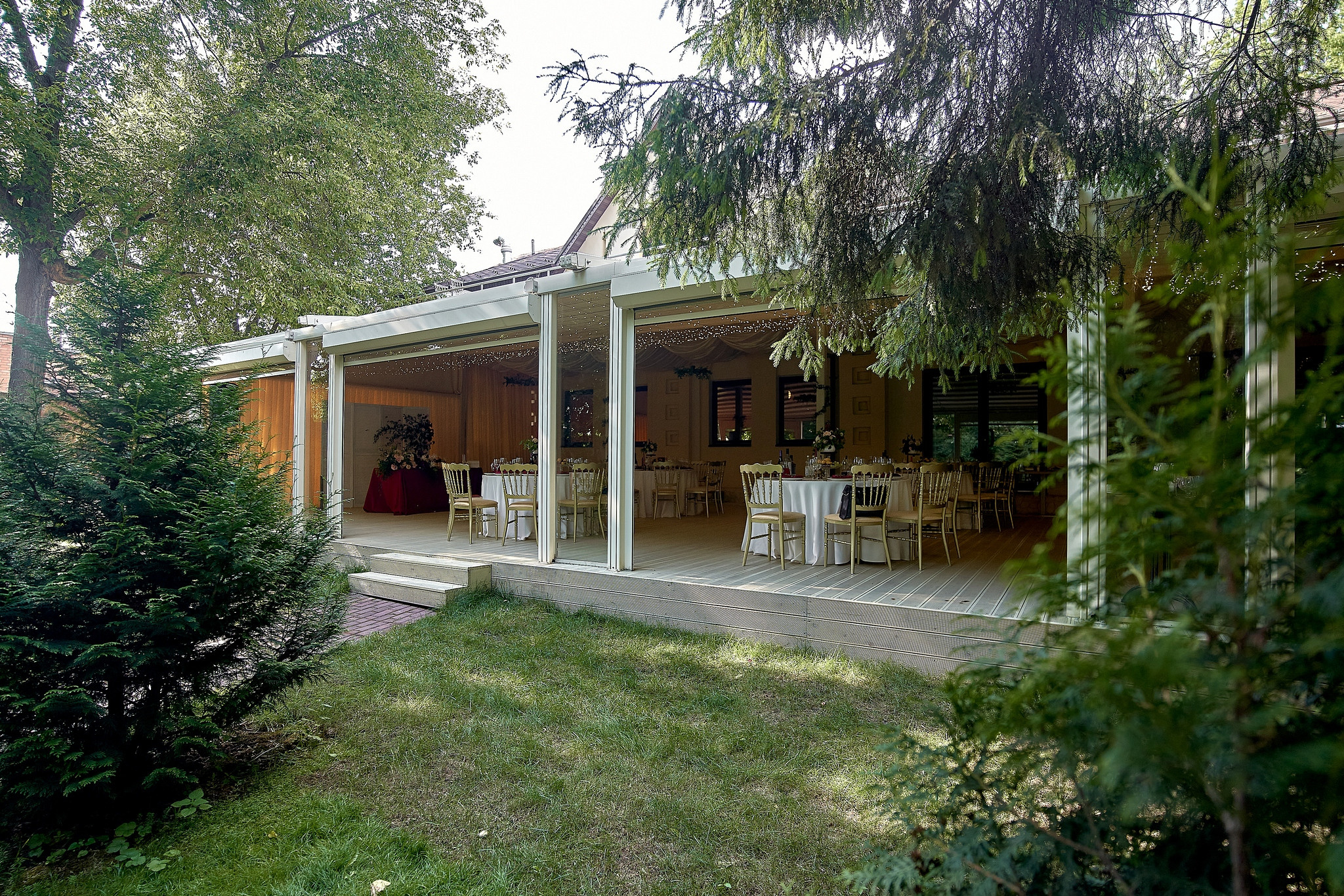 общий вид веранды для торжеств Сорренто. Фотограф на свадьбу в Москве Сергей Гаварос. gavaros.ru