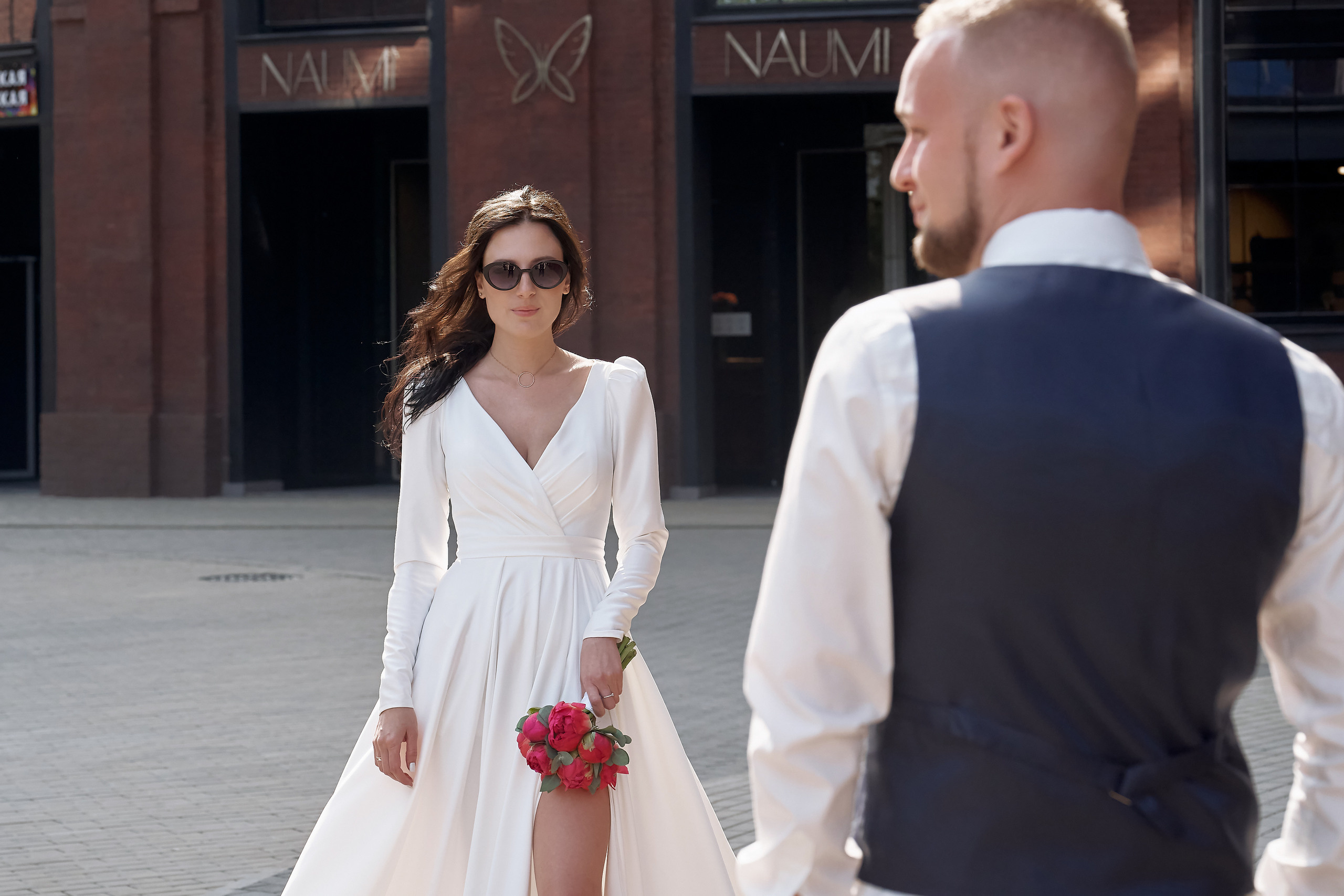 Свадебная прогулка, локация, завод Арма, фотосессия. свадьба, свадебная фотосъемка, Москва. Свадебный фотограф Сергей Гаварос gavaros.ru Сергей Гаварос свадьба невеста wedd свадебный фотограф свадебная фотосъемка свадебная фотосьемка свадебный видеограф свадебный видеооператор свадебная видеосъемка тамада свадебный ведущий ведущий на свадьбу свадебные платья пошив свадебных платьев свадебное платье Свадебная флористика свадебный букет свадебные цветы Свадебный декор свадебные аксессуары свадебные украшения свадебные приглашения приглашения на свадьбу пригласительные на свадьбу Свадебные прически свадебный маникюр свадебный макияж прокат машин аренда машины аренда автомобиля свадебный ресторан ресторан для свадеб банкетный зал свадебный организатор свадебный распорядитель свадебный координатор