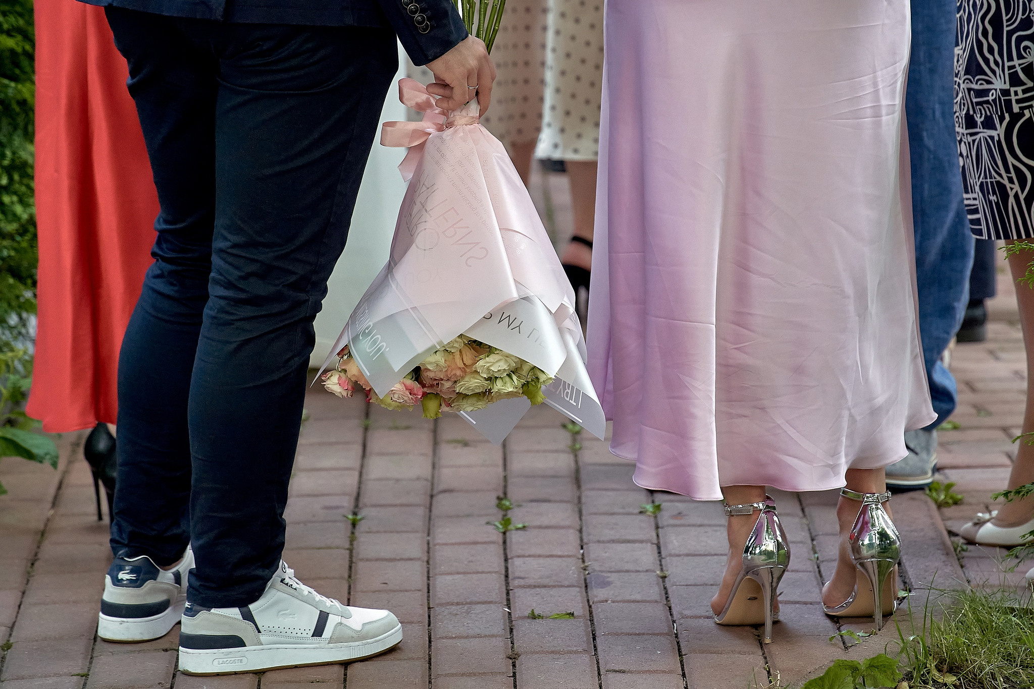 обувь гостей на свадебном банкете Свадебный фотограф на свадьбу в Москве Сергей Гаварос. gavaros.ru