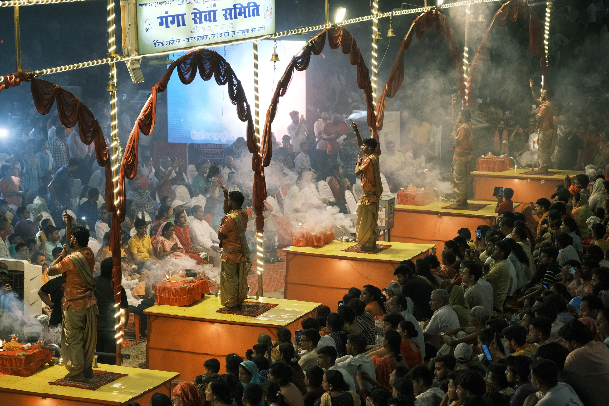 VARANASI. Https://www.instagram.com/paparrazzio