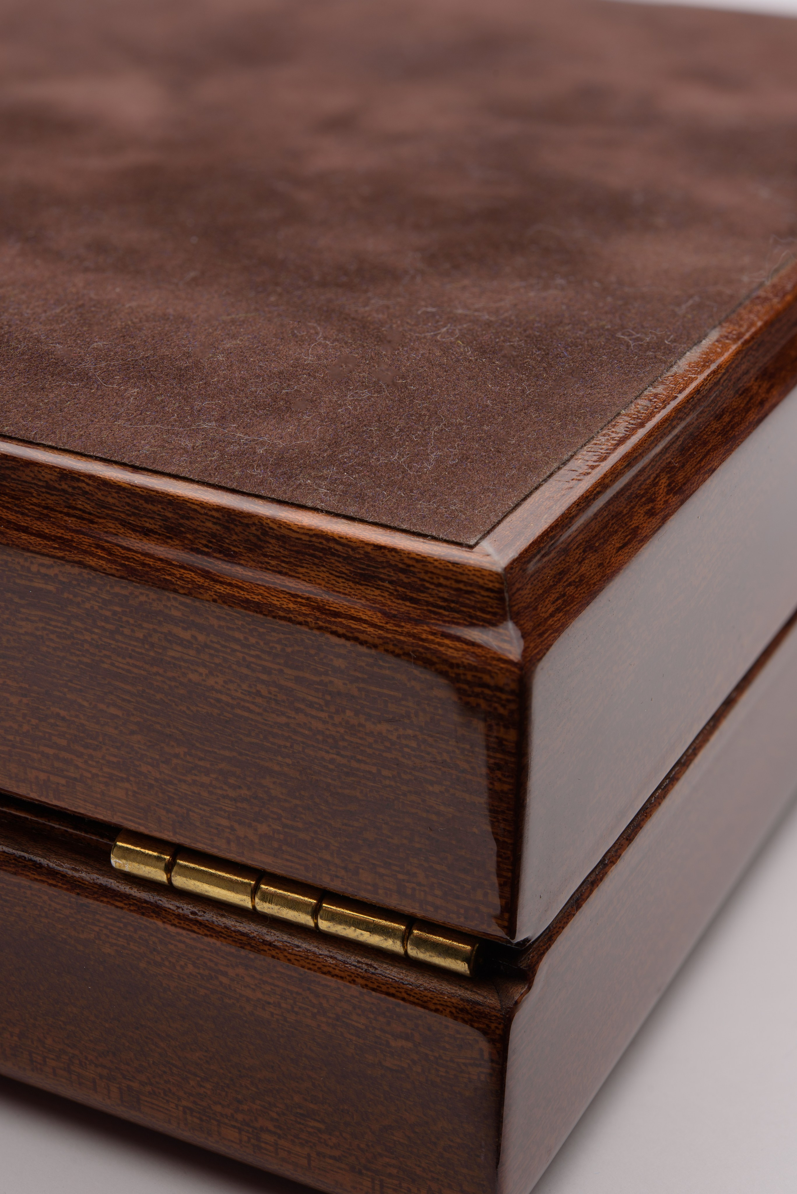 Ювелирная шкатулка коричневая. Fotolux