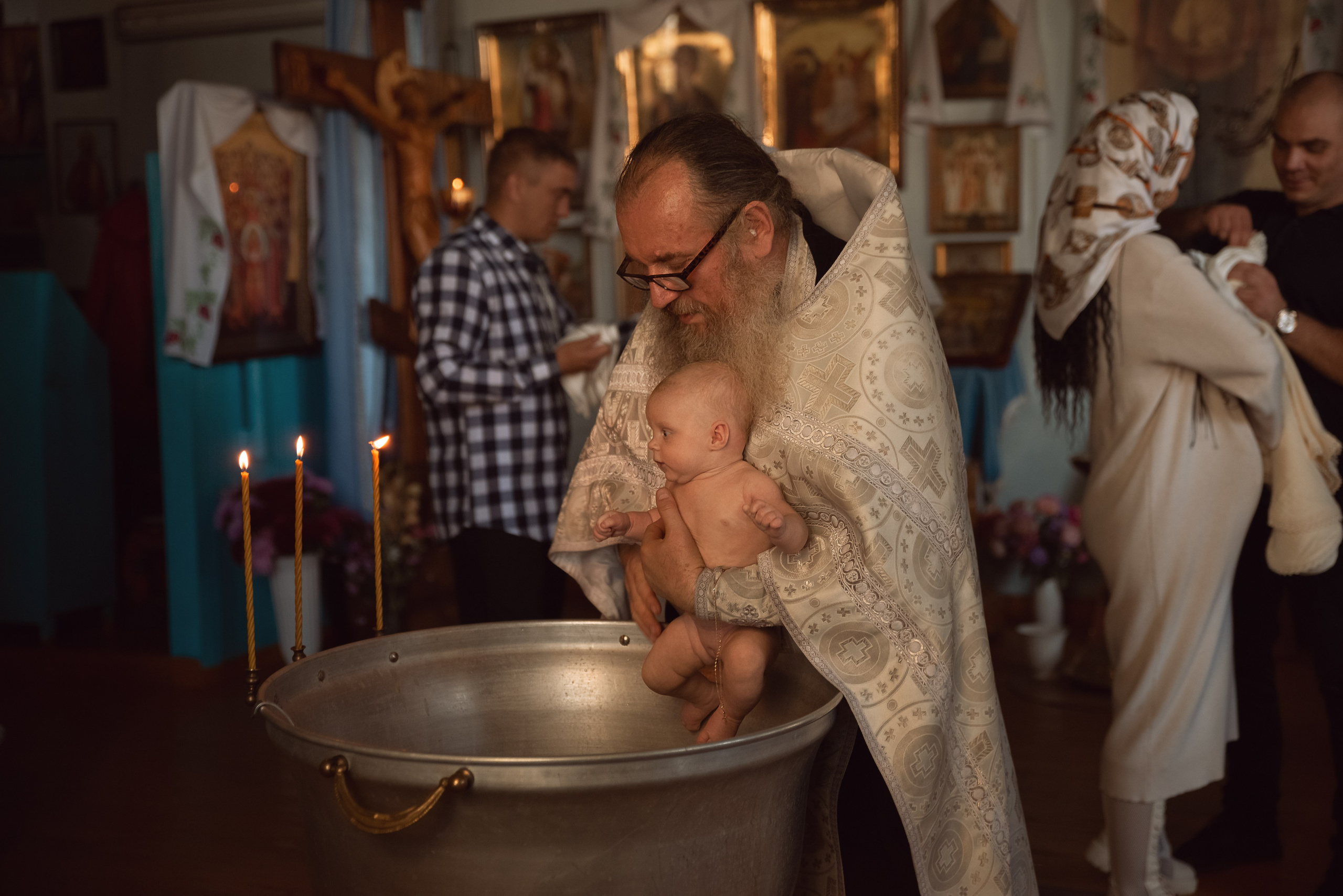 Крещение Олеси. Троицкая церковь. Фотограф новорожденных Екатеринбург, Первоуральск