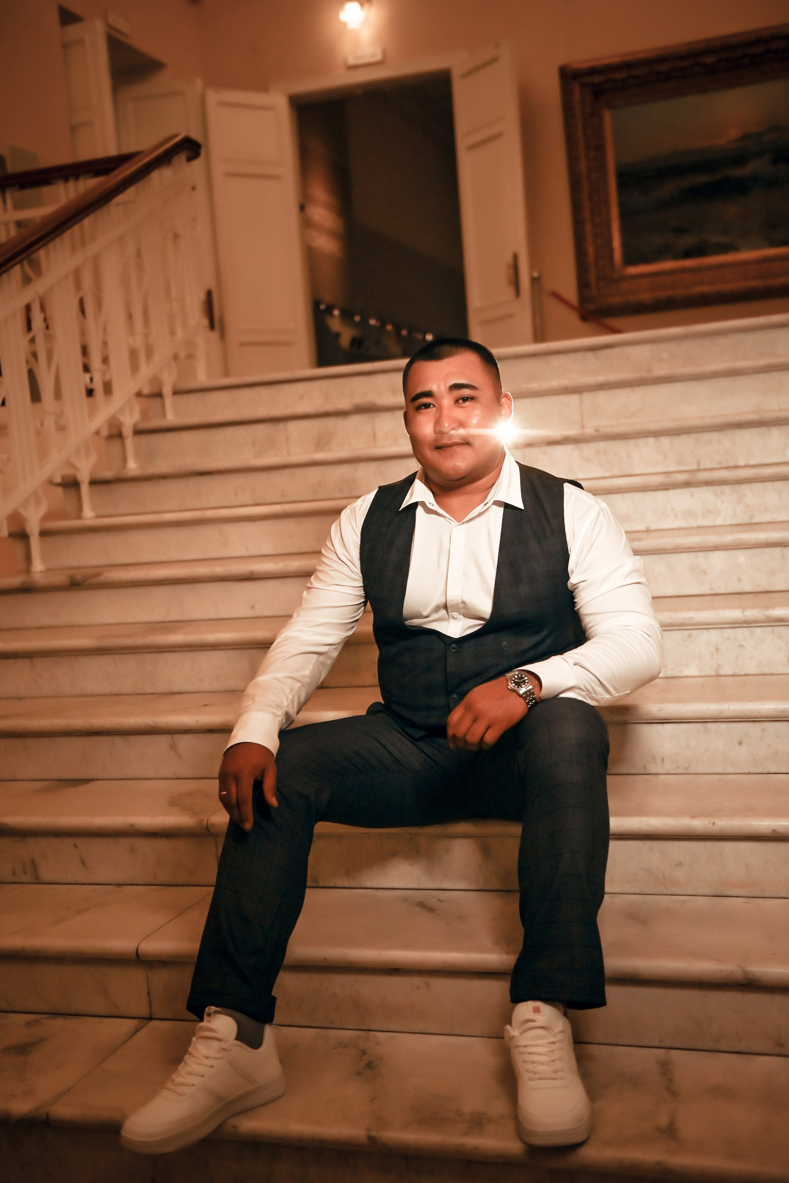 Небольшая свадебная серия в музее и прогулкой под дождем Эльмиры и Ризата. Свадебный, семейный, детский, контент фотограф в Омске Максим Ильин