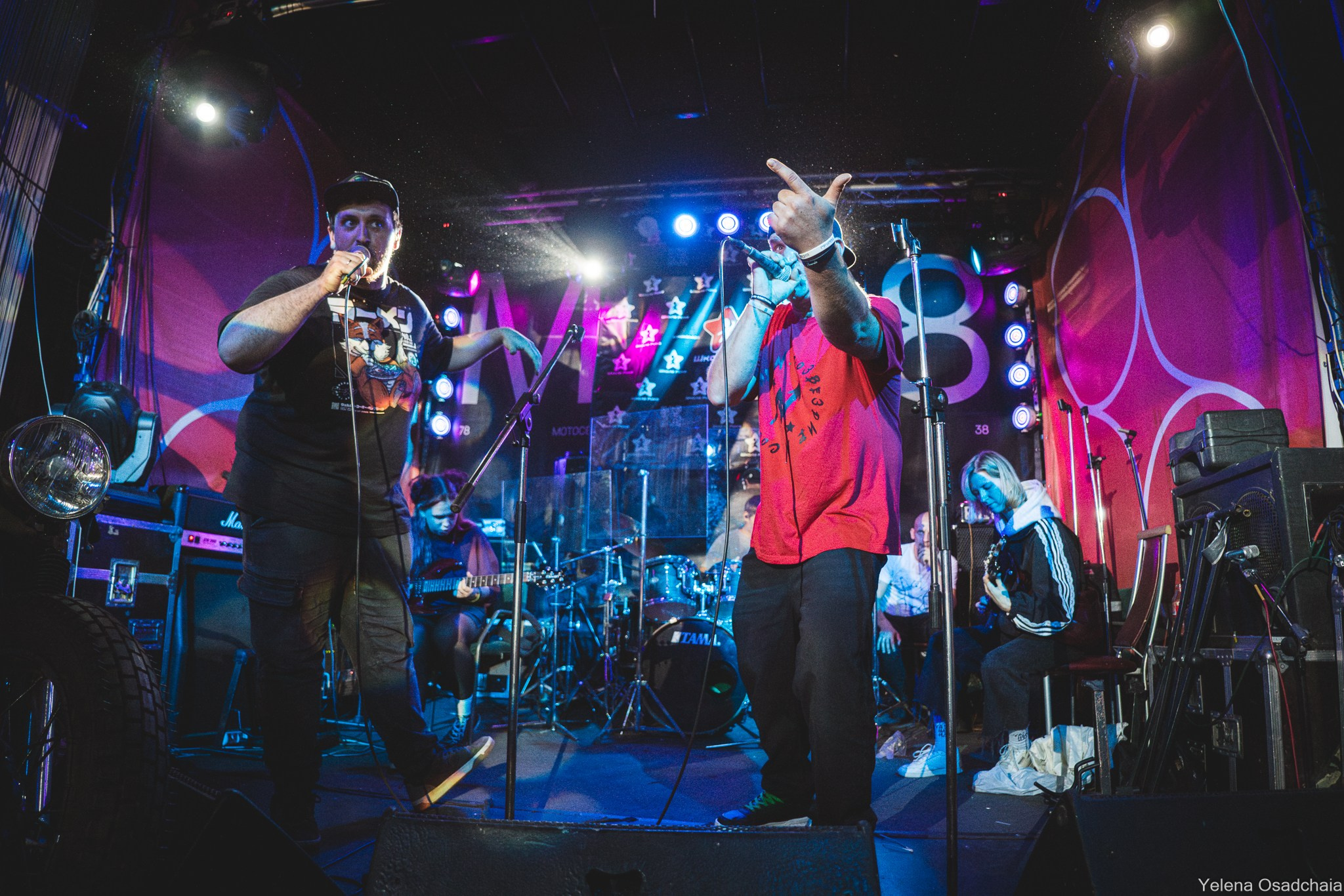 Живой 2025 — День 1. Елена Осадчая — фотографирую музыку на сцене и в жизни