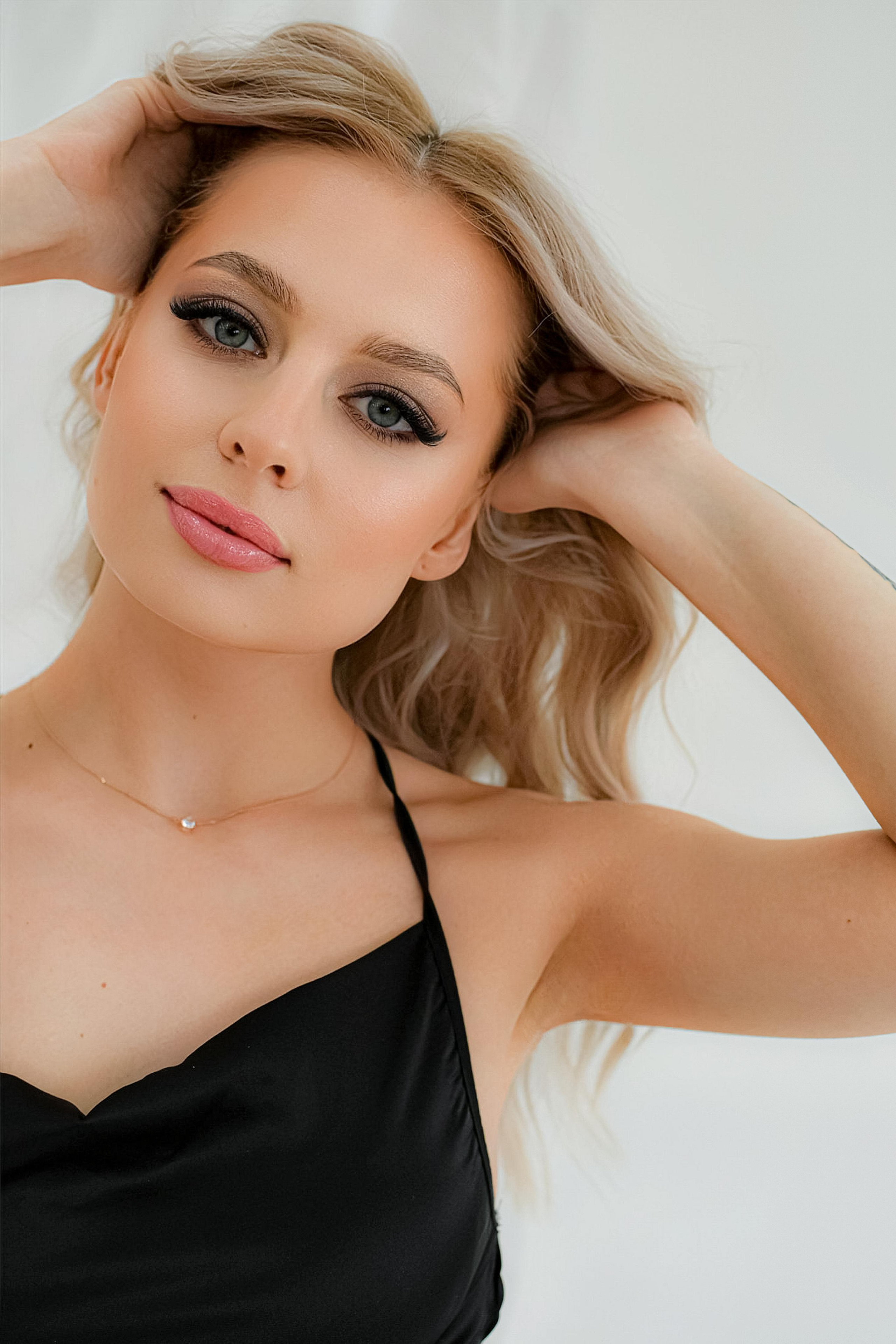 Y A N A. Photokarish