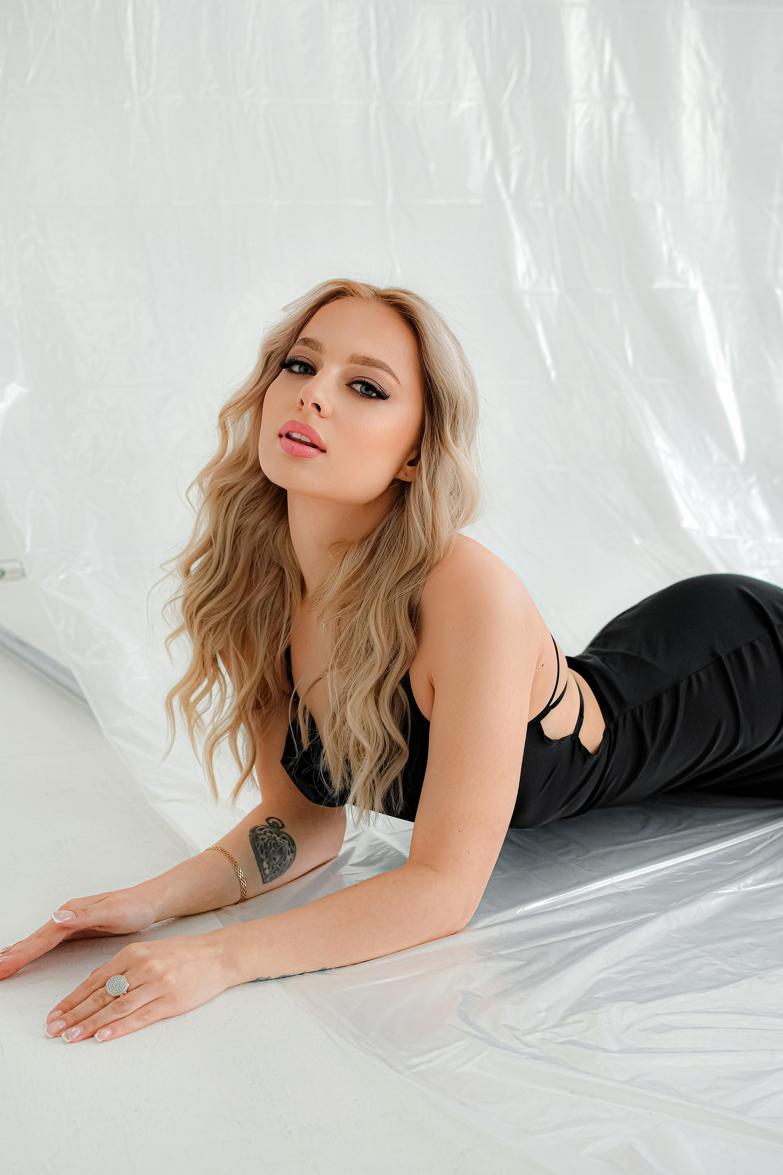 Y A N A. Photokarish