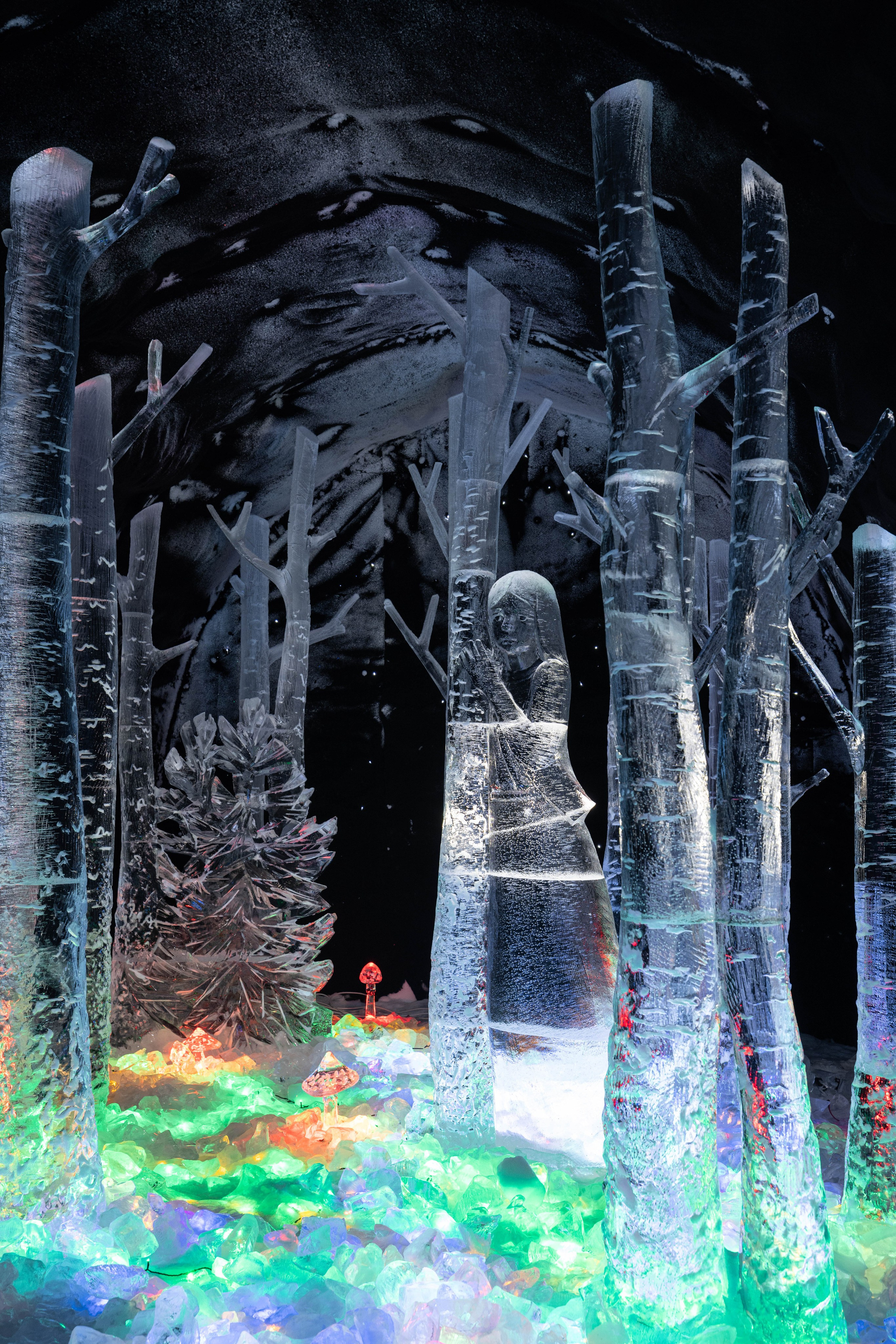 Снежная деревня. Турист оптимист