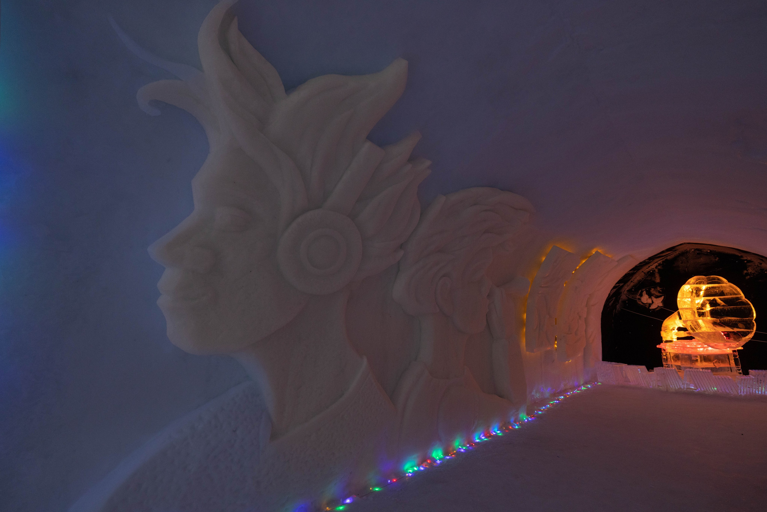 Снежная деревня. Турист оптимист