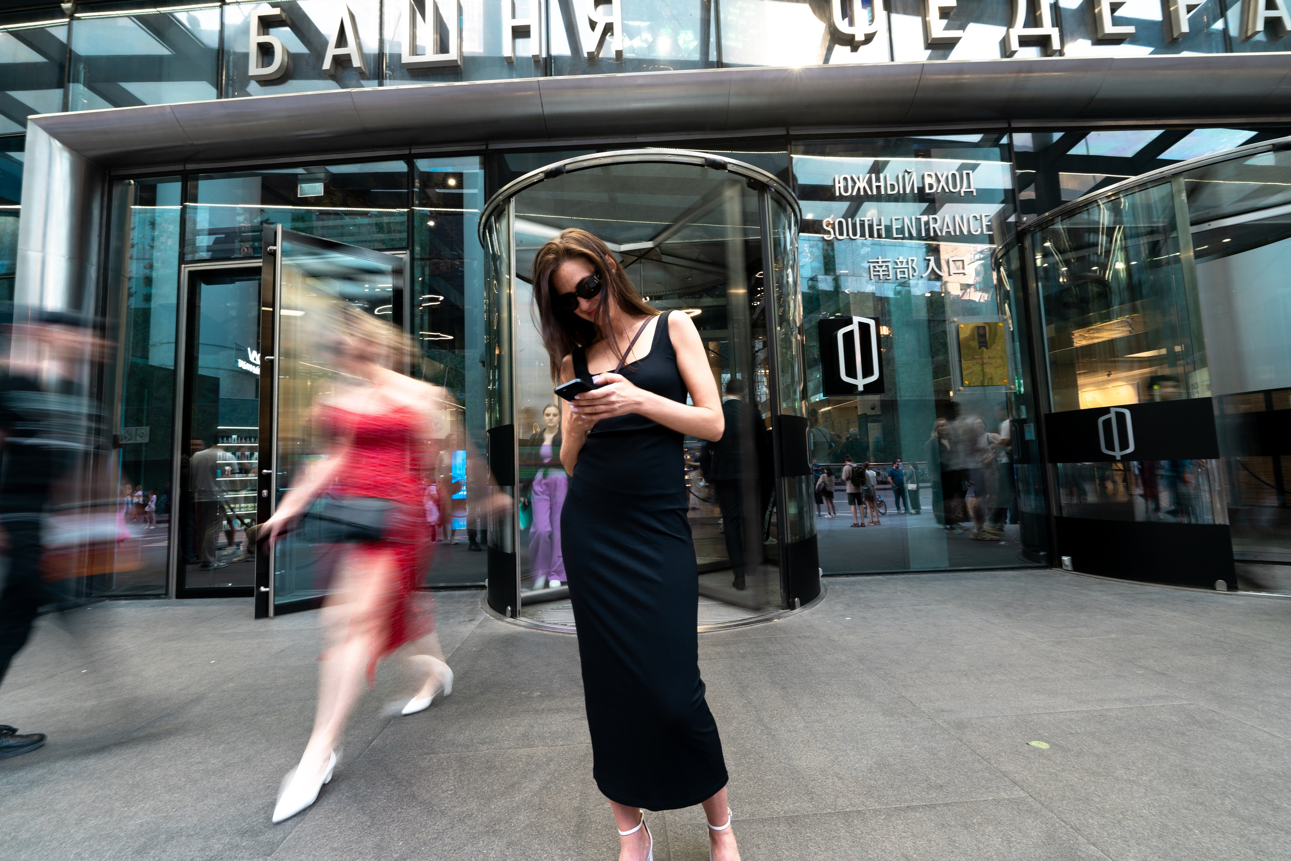 УЛИЦЫ. ПОБУДЬ ЗДЕСЬ И ЦЕЛЕЕ БУДЕТ ЭТОТ МИР