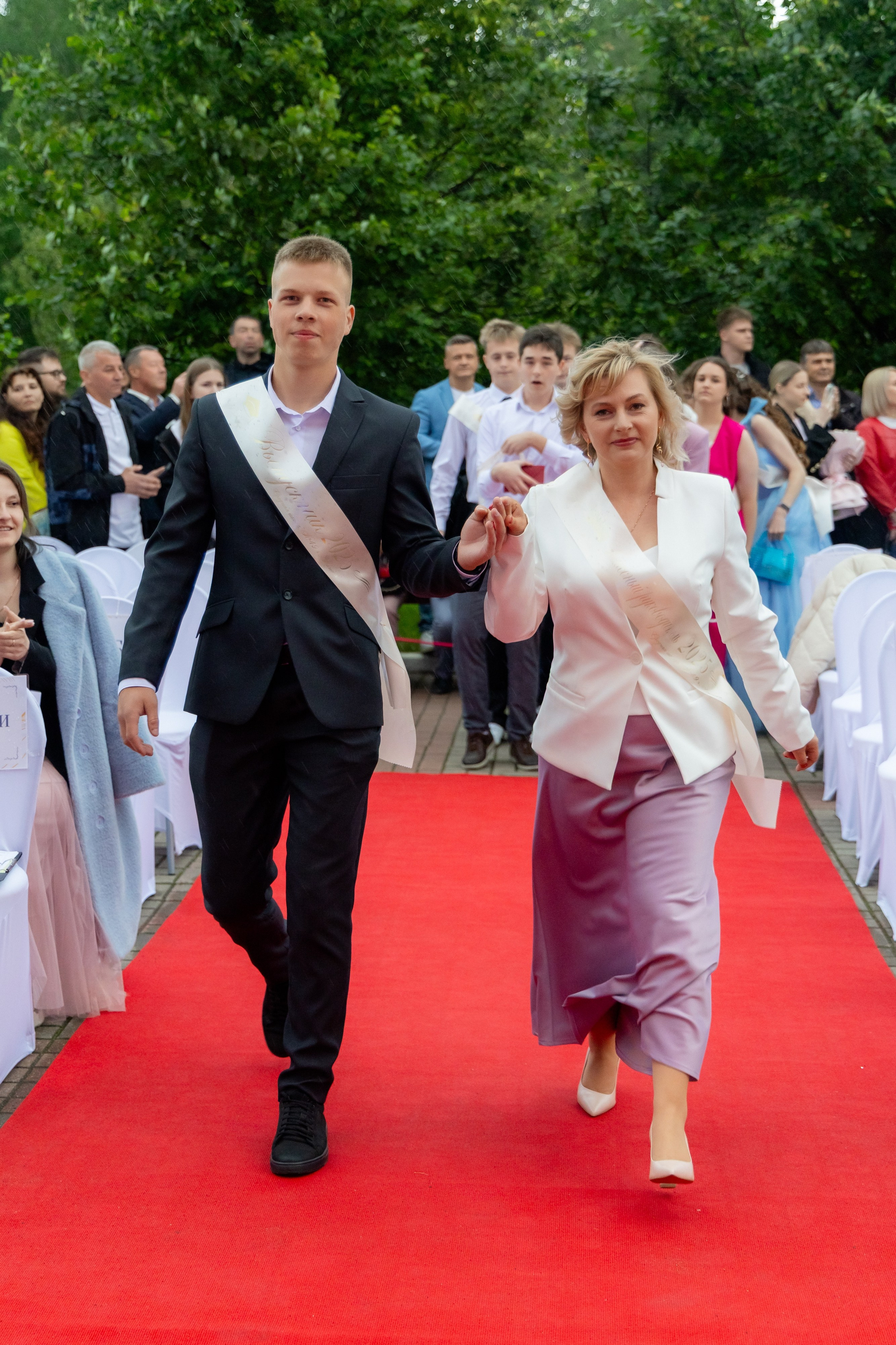 Школьный выпускной 2025 год в Минске, Беларуси. Свадебный фотограф в Минске/Беларуси Сергей Спиридонов