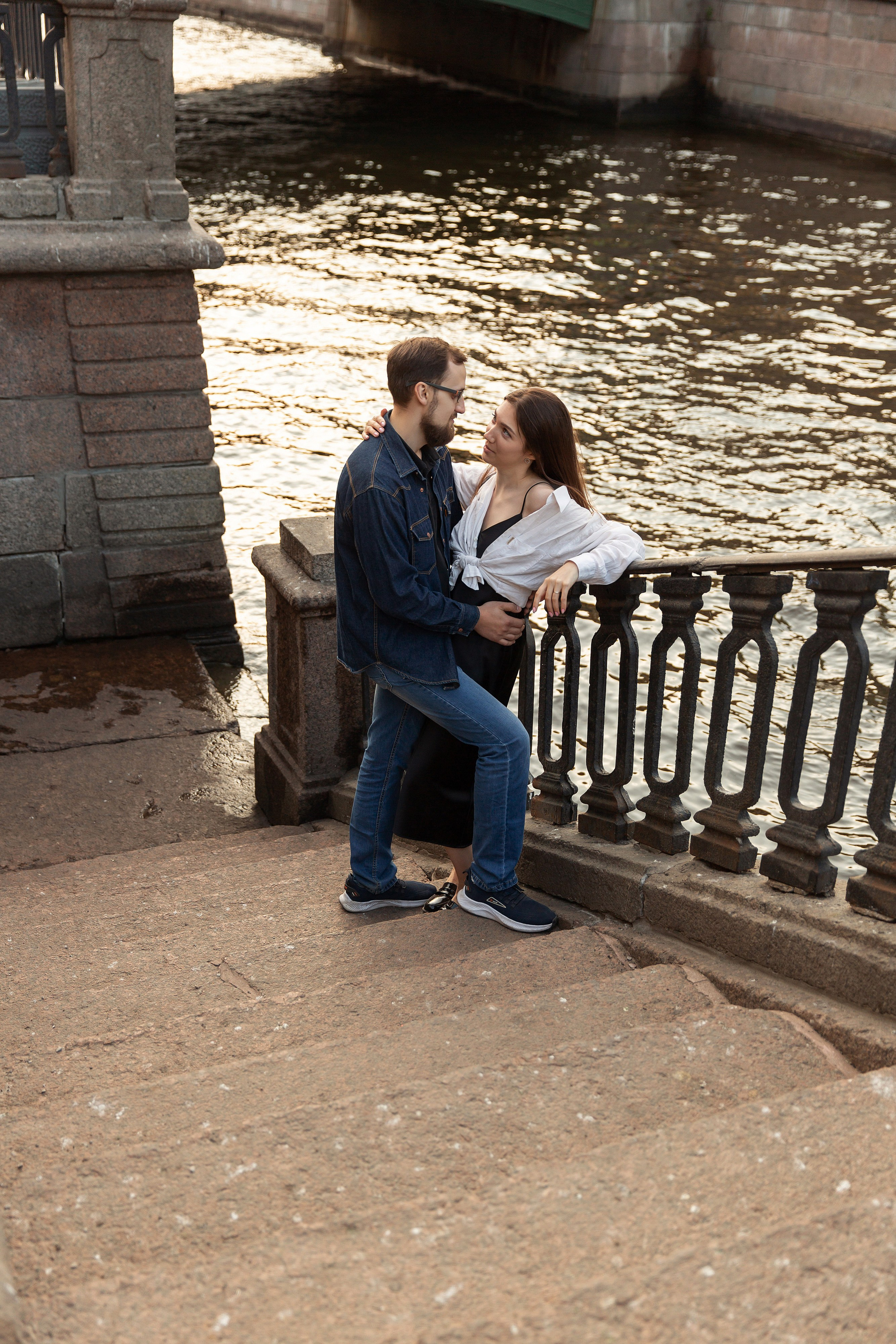 Фотосессия истории любви в центре Петербурга. Свадебный и портретный фотограф в Санкт-Петербурге Надежда Чечулина