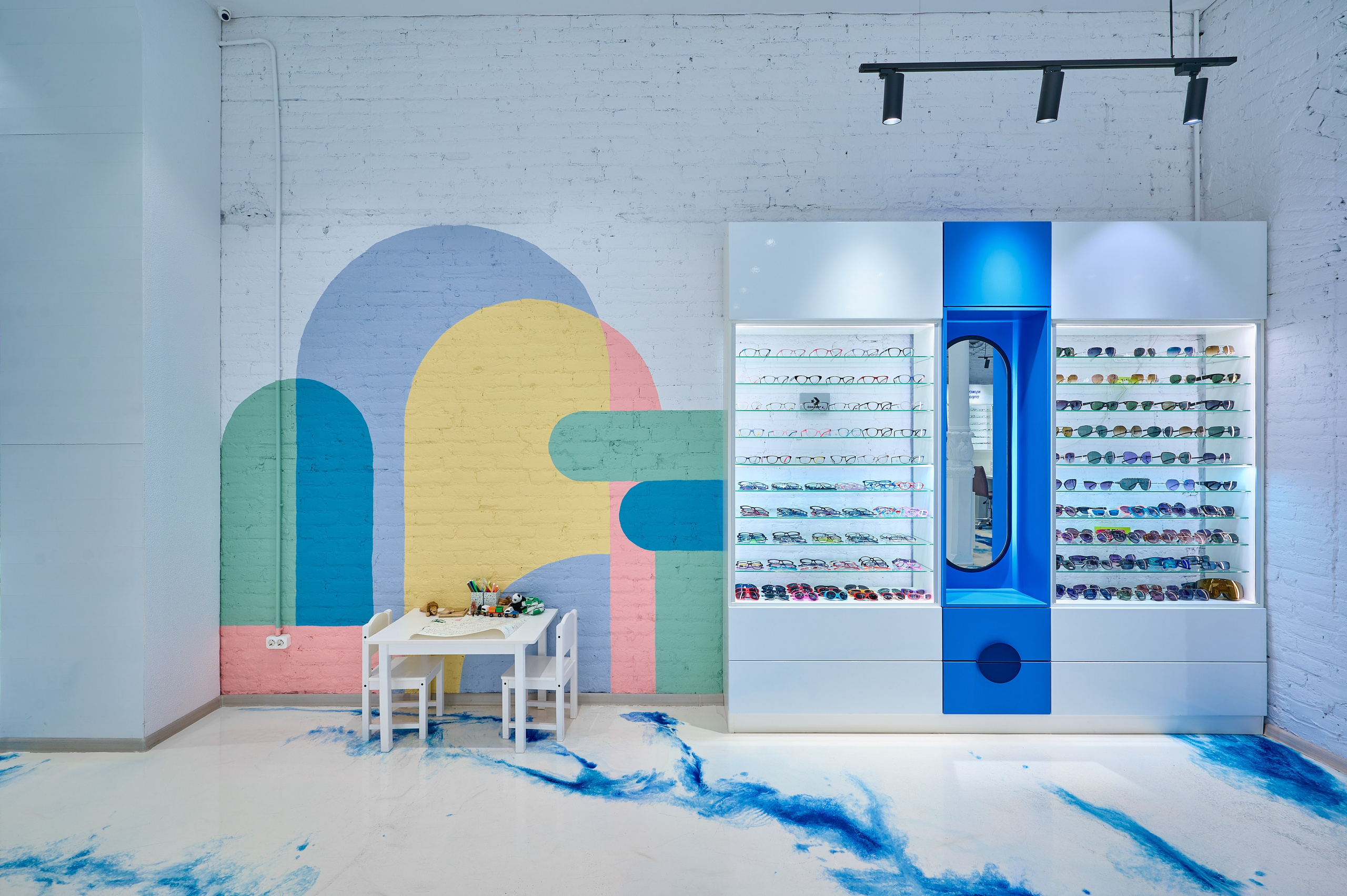 Магазин Оптики «GLAZBURG». Интерьерный фотограф в Краснодаре