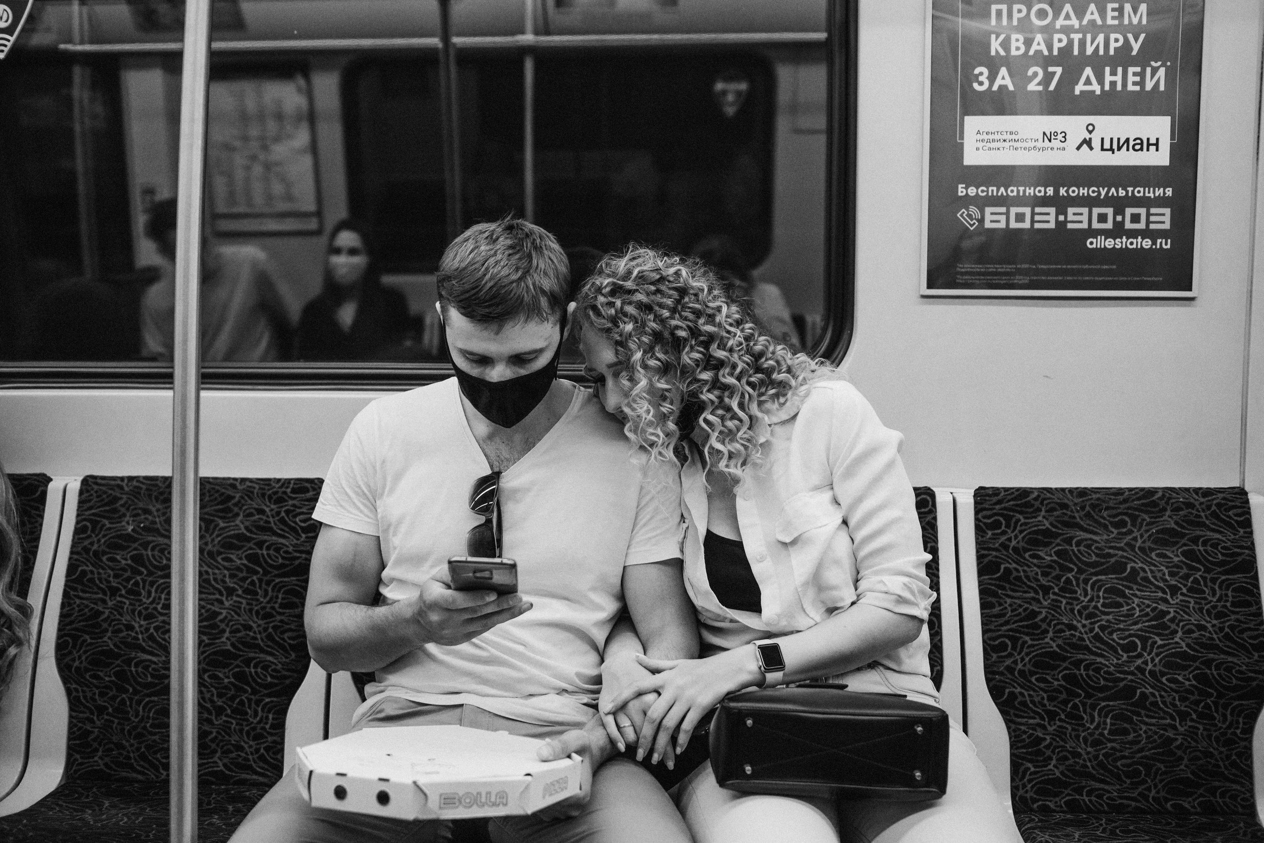 В метро. Свадебный и семейный фотограф Спб Бошман Ирина