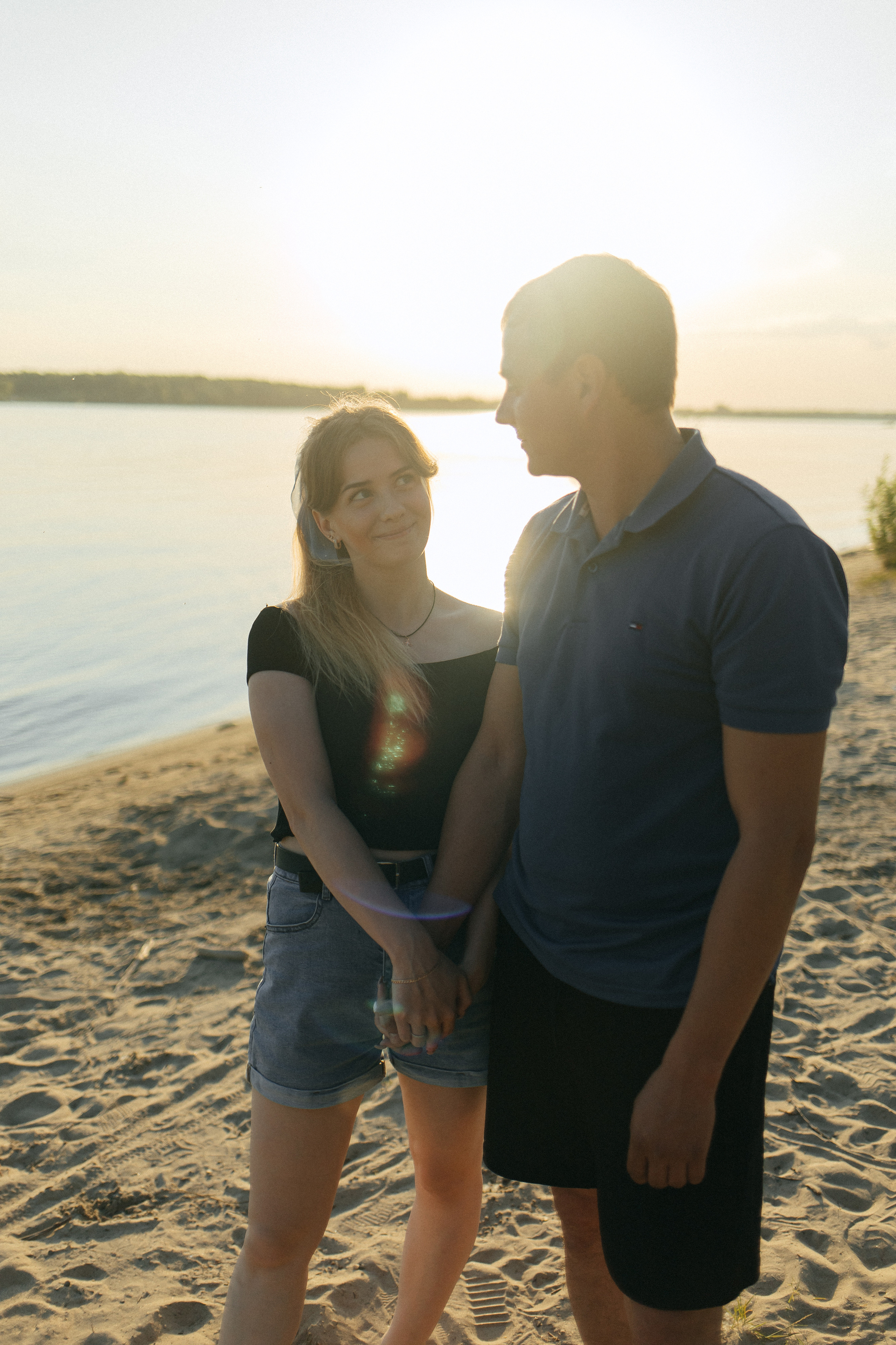 Лавстори на берегу нск. Главная