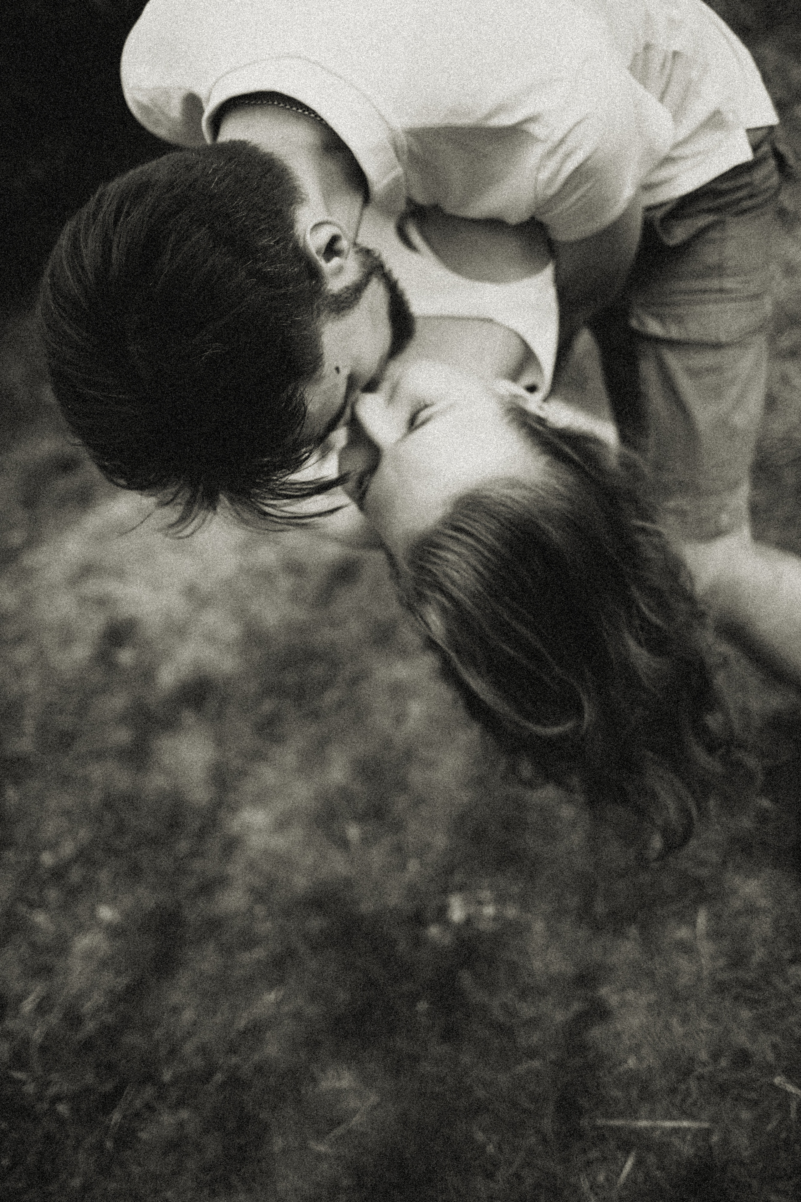 Лайфстайл лавстори в парке. Главная