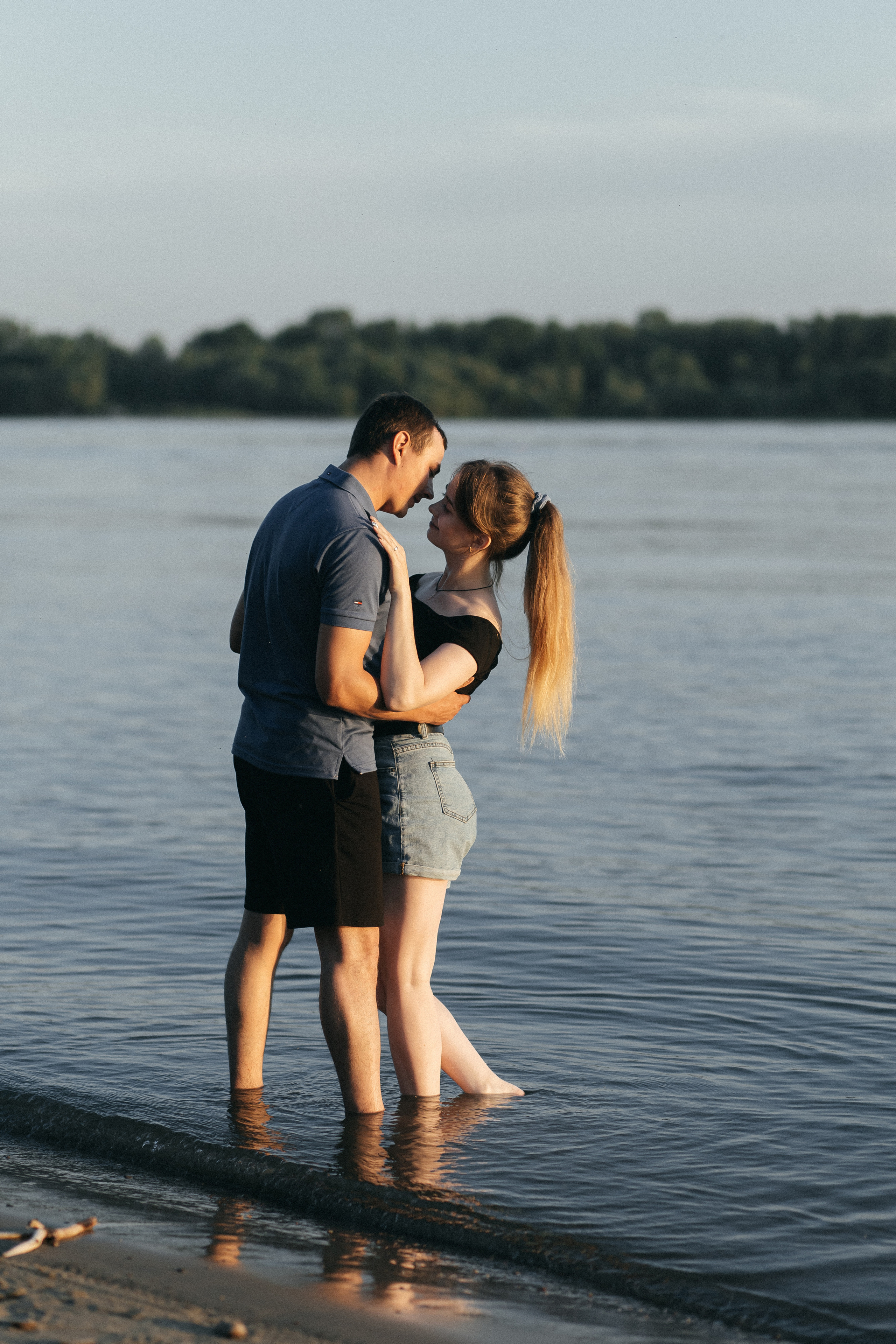 Лавстори на берегу нск. Главная