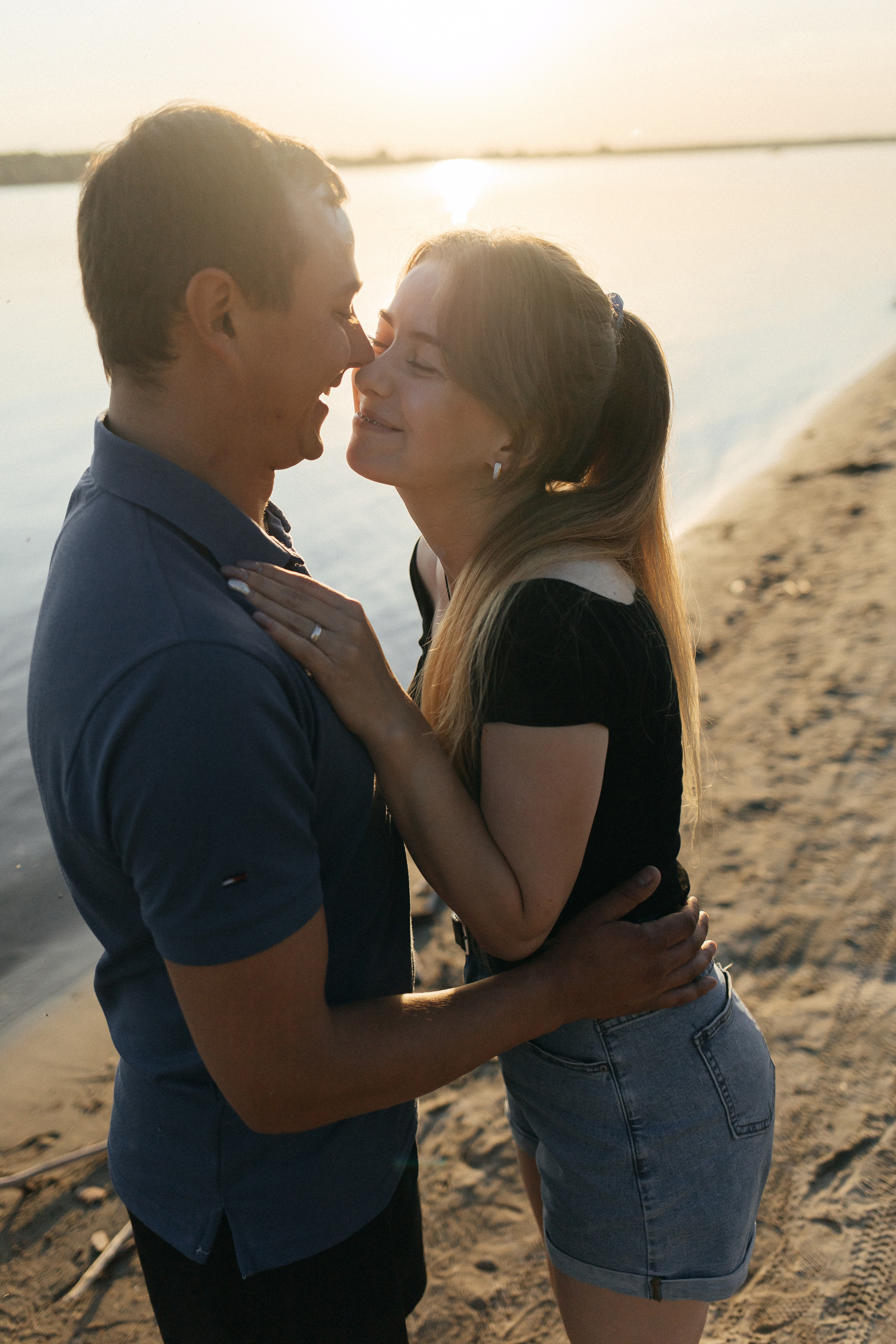 Лавстори на берегу нск. Главная