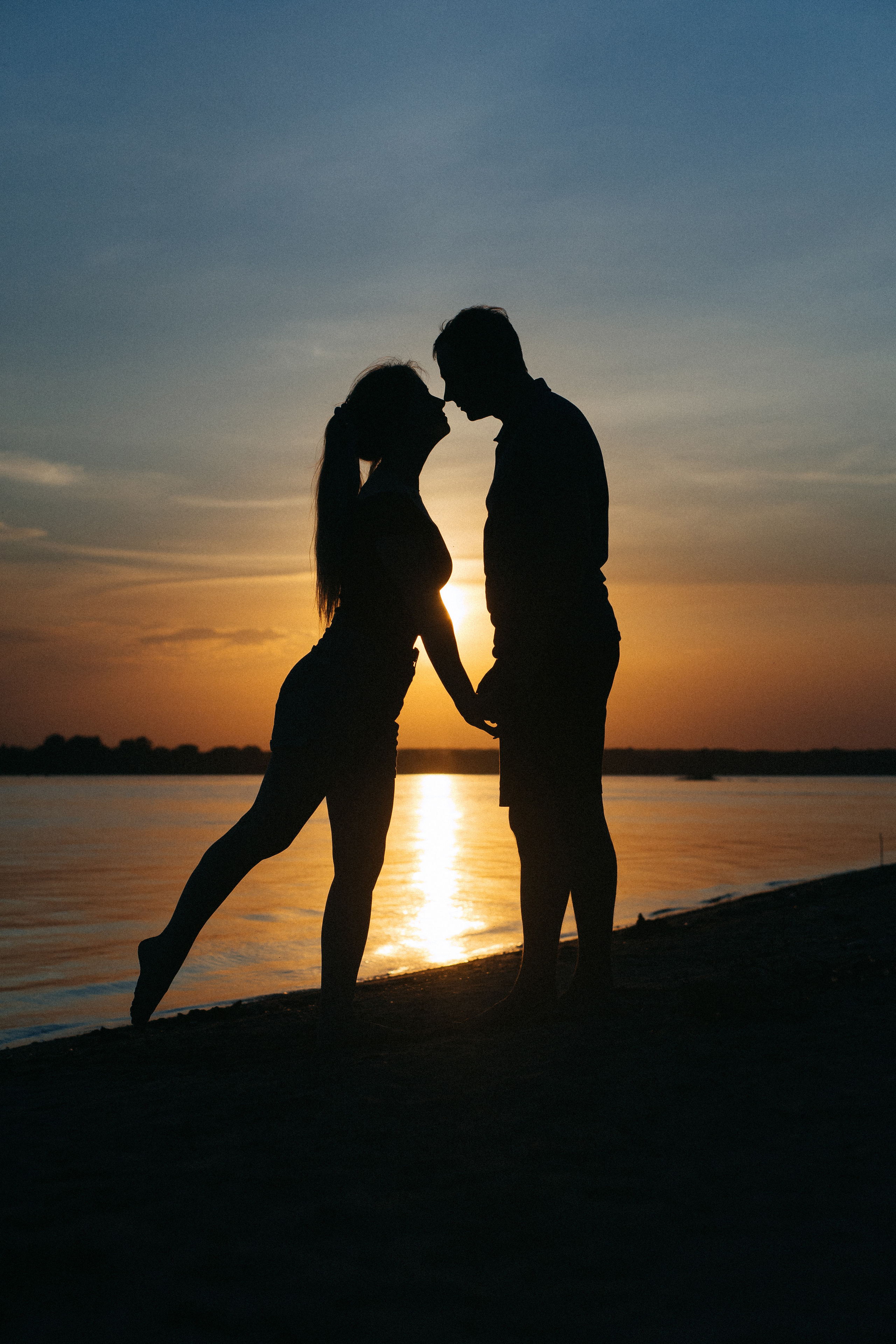 Лавстори на берегу нск. Главная