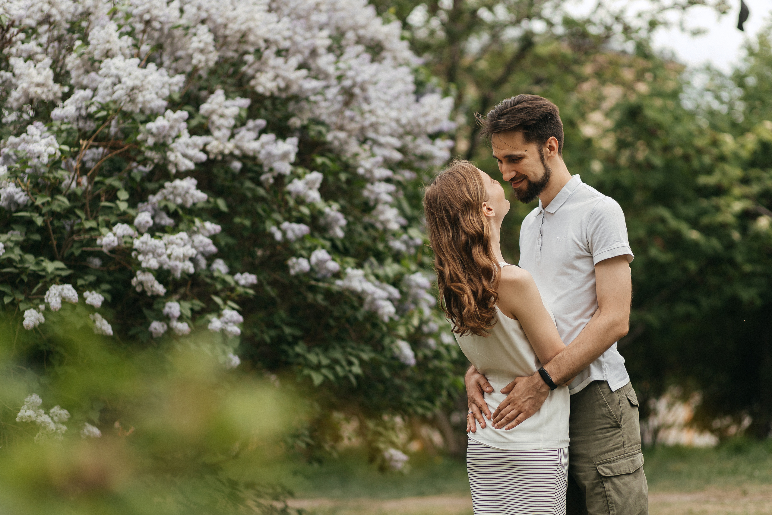 Лайфстайл лавстори в парке. Главная